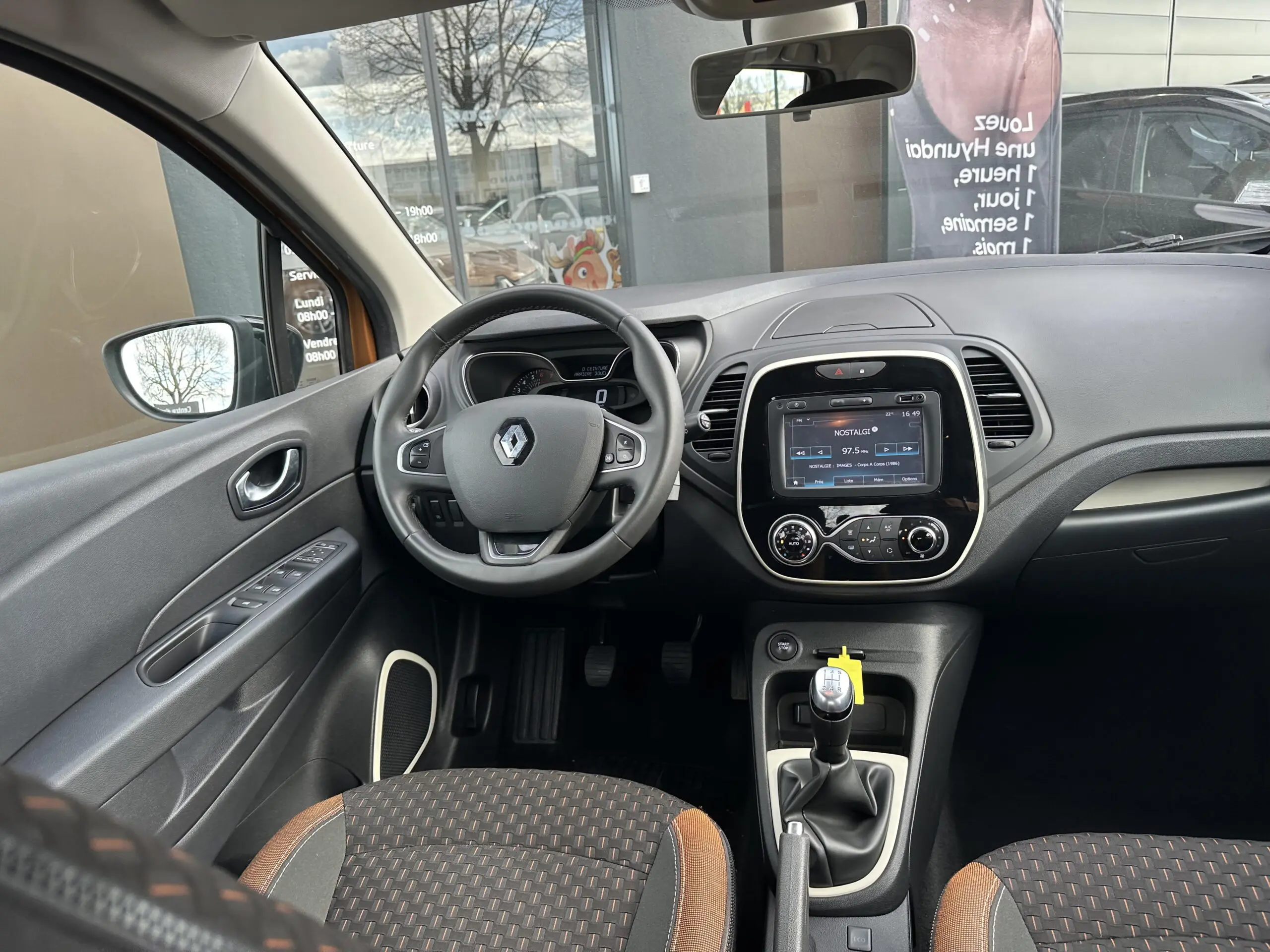 RENAULT_CAPTUR_PLANCHE-DE-BORD