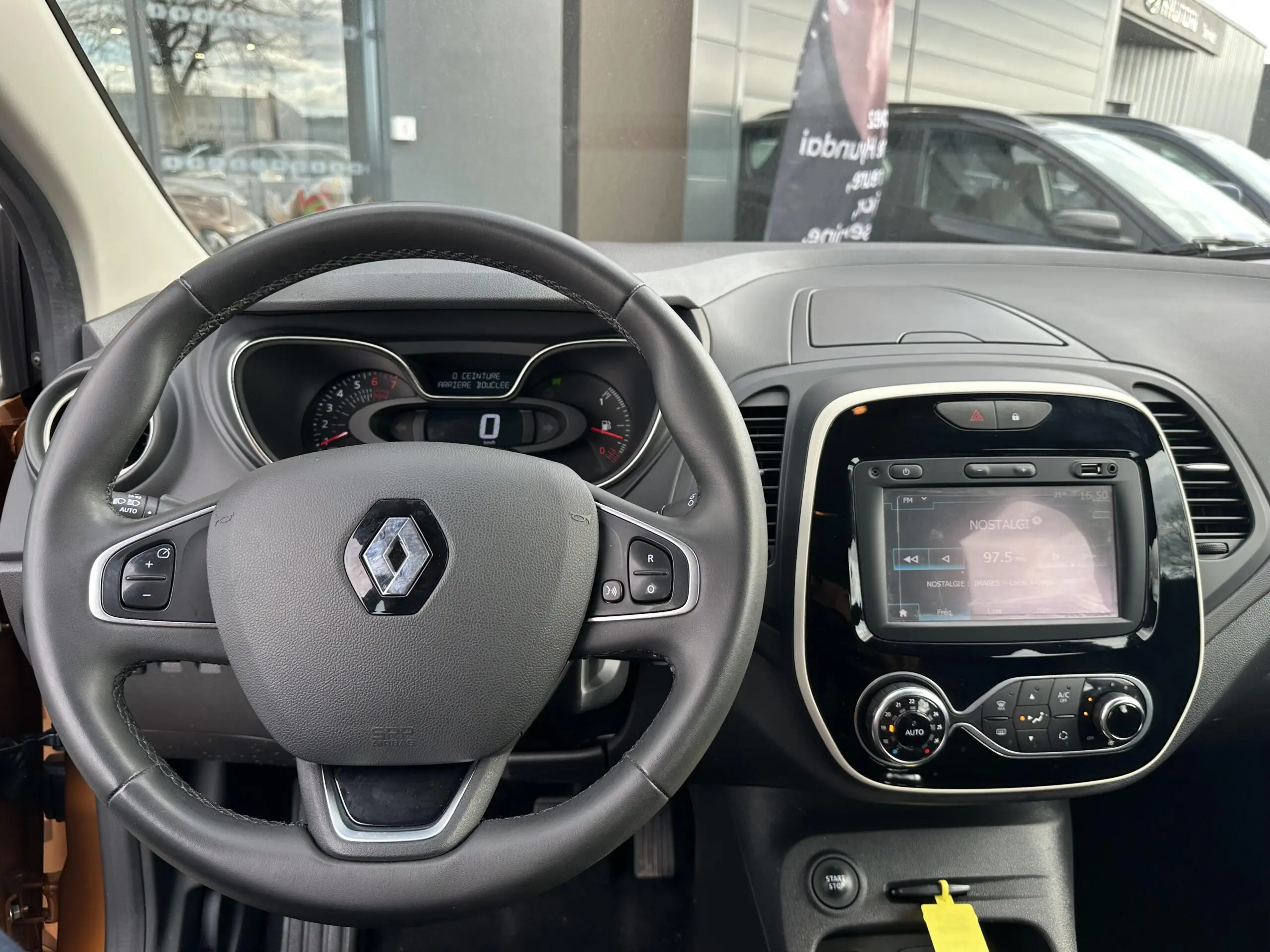 RENAULT_CAPTUR_POSTE-DE-PILOTAGE