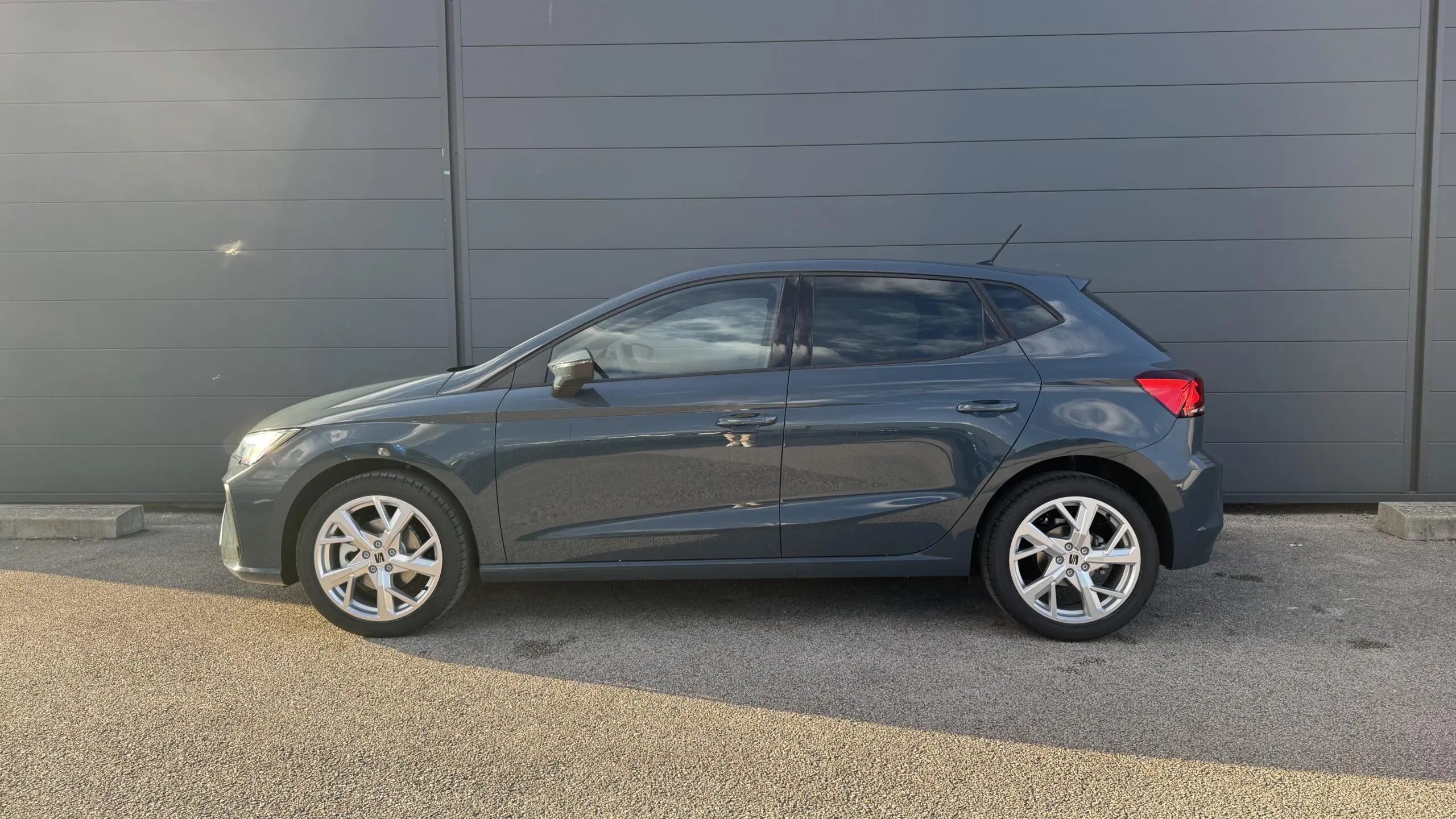 SEAT_IBIZA_PROFIL-GAUCHE