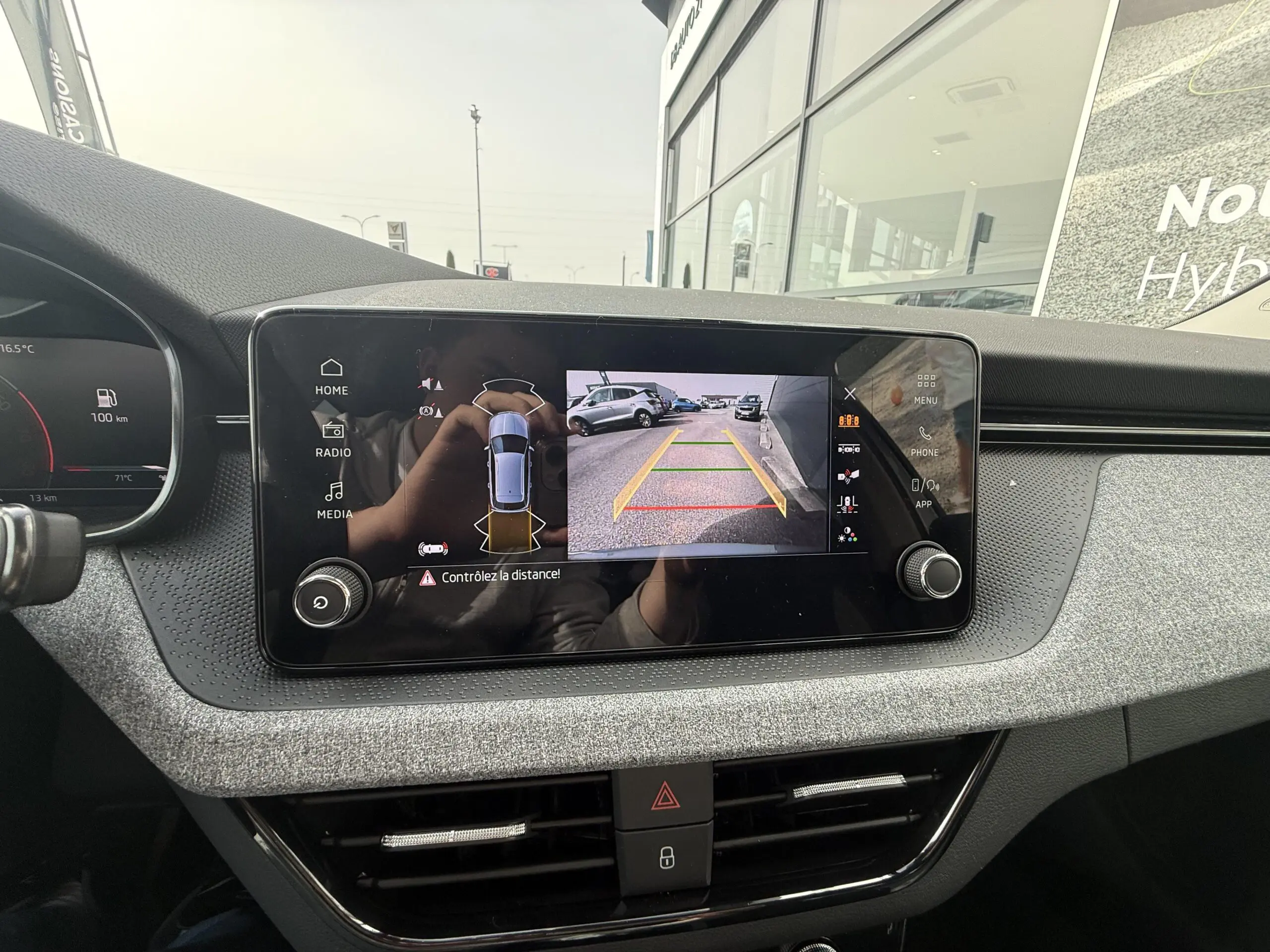 SKODA_KAMIQ_CONSOLE-CENTRALE-CAMERA-DE-RECUL