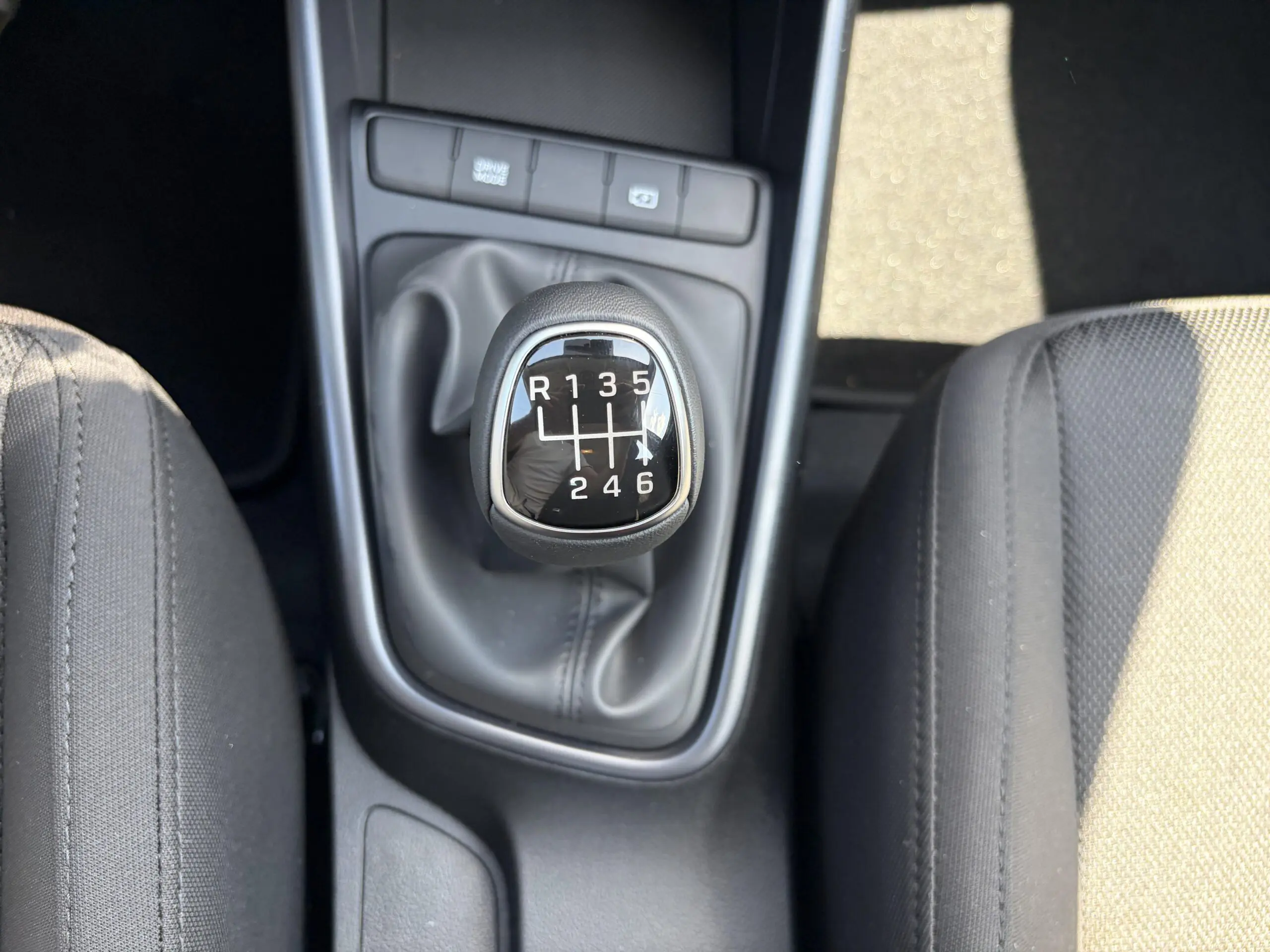 HYUNDAI_I20_LEVIER-DE-VITESSE