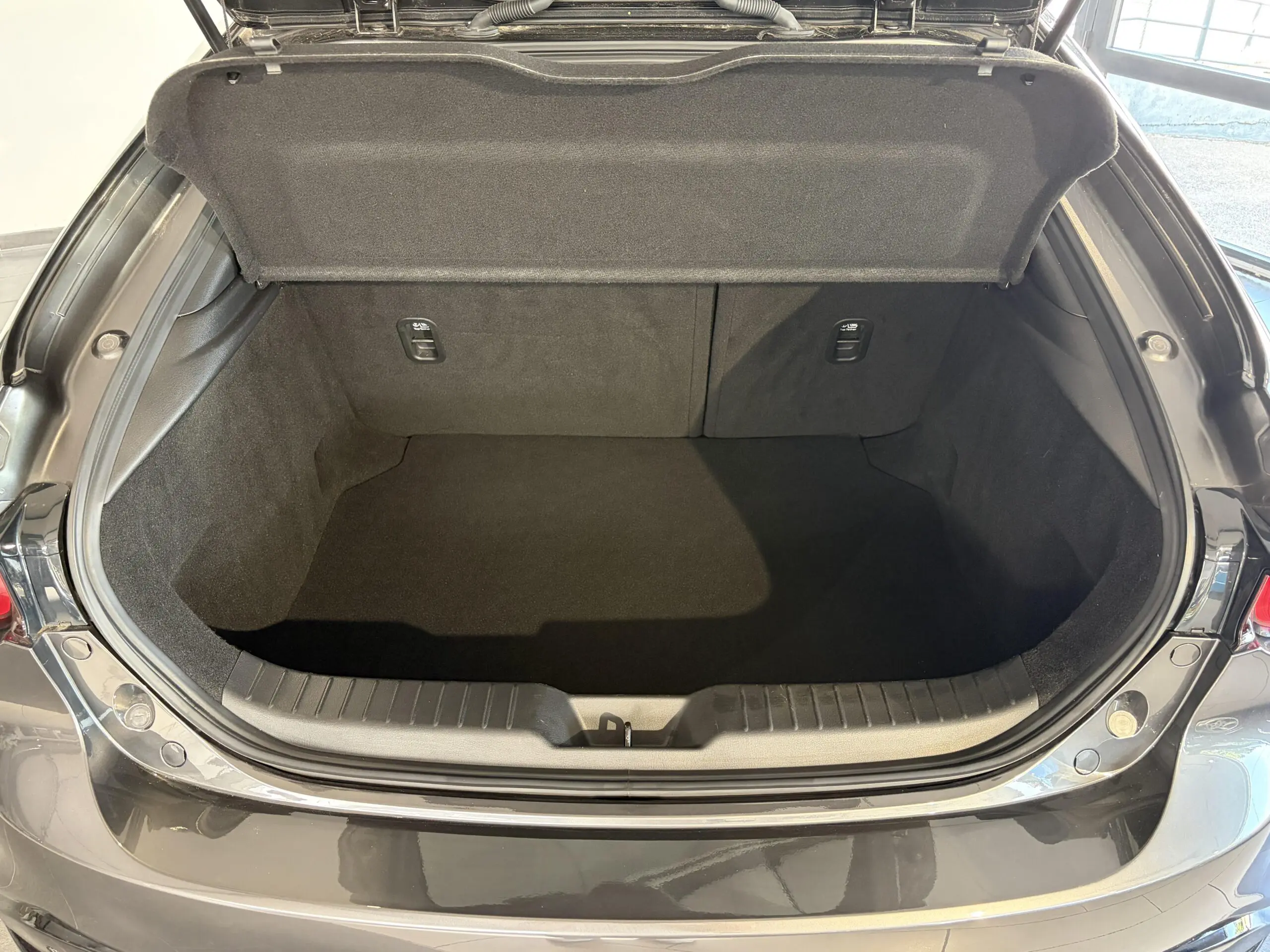 MAZDA_MAZDA3-5-PORTES-2020_COFFRE