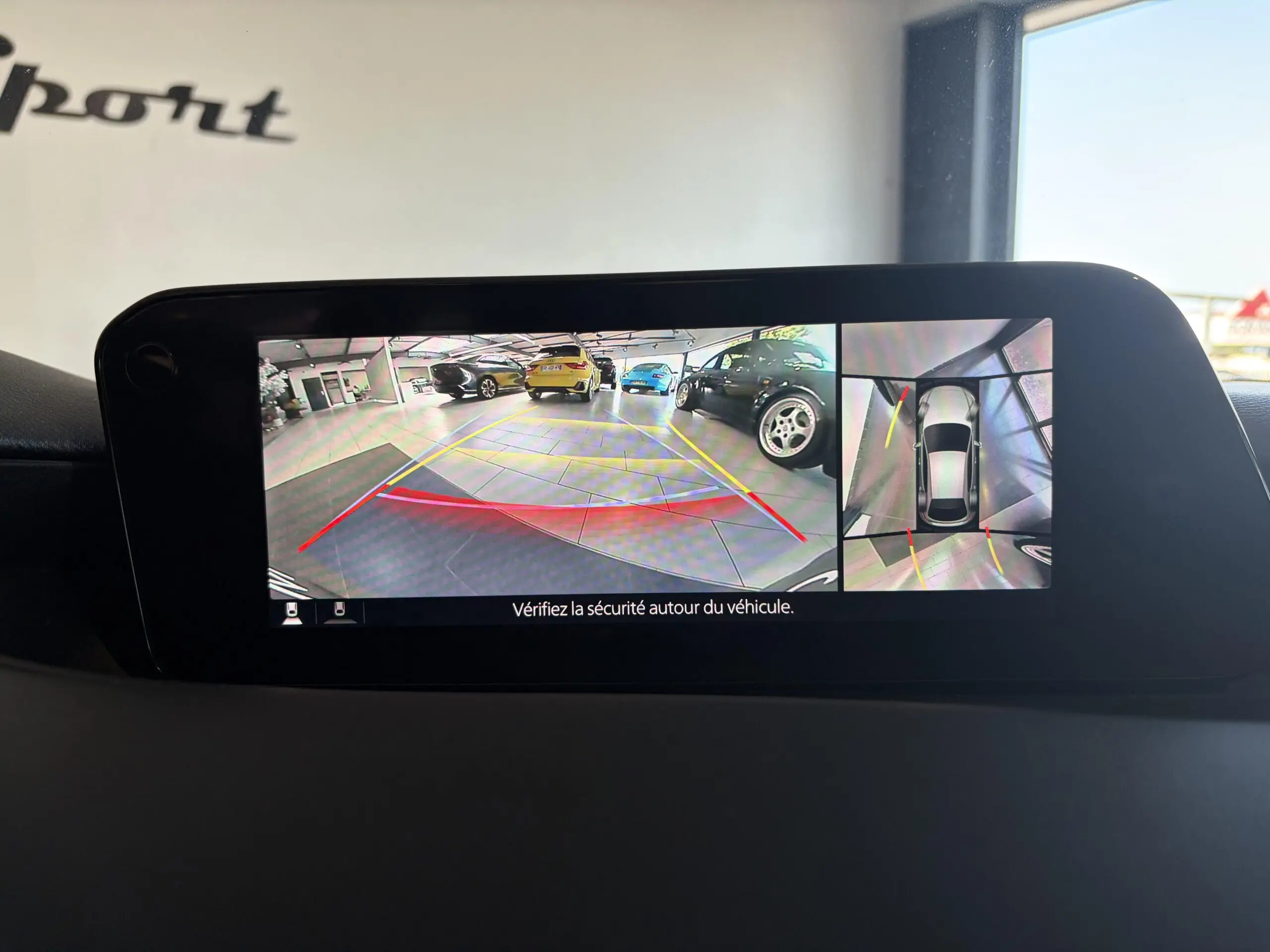 MAZDA_MAZDA3-5-PORTES-2020_CONSOLE-CENTRALE-GPS