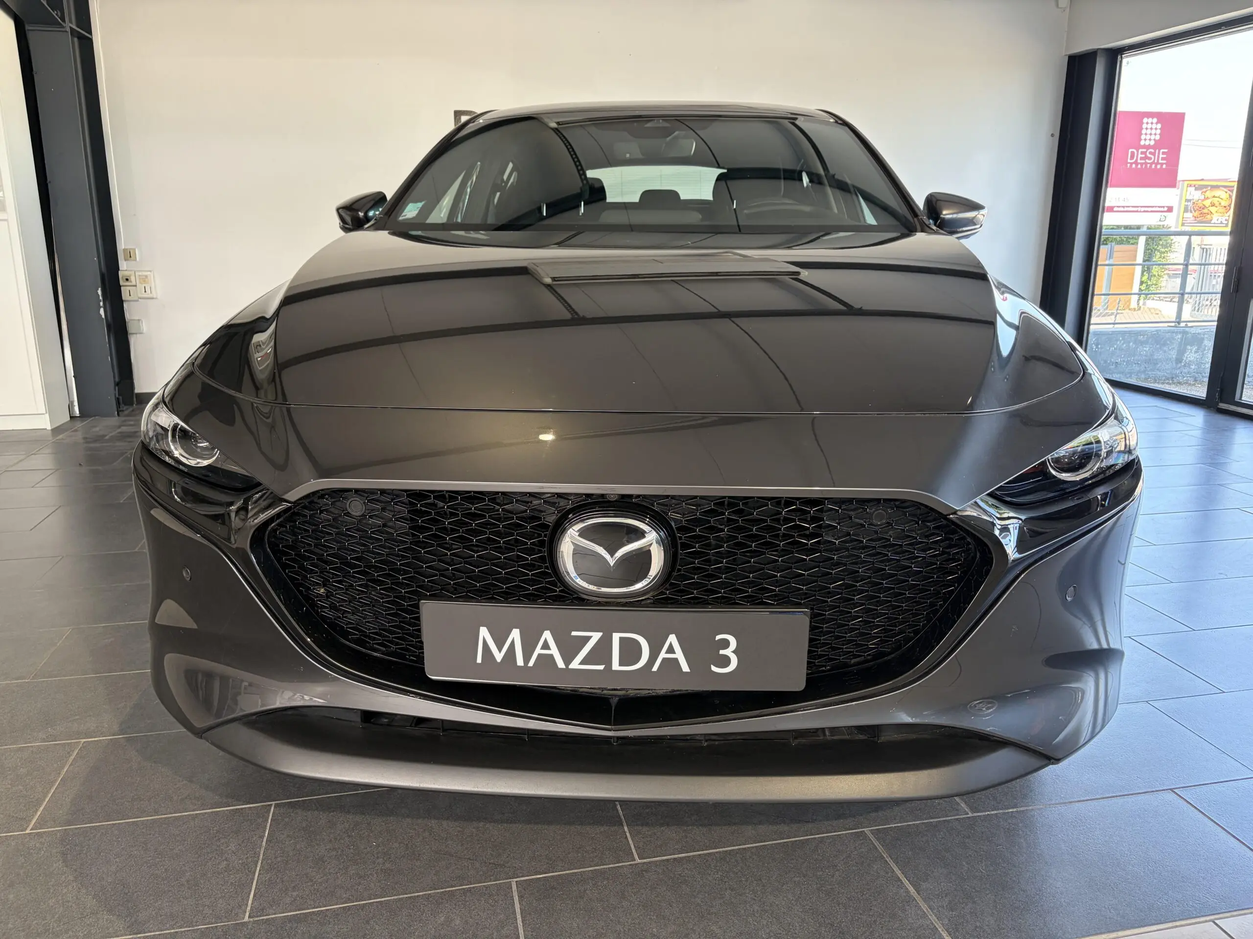 MAZDA_MAZDA3-5-PORTES-2020_FACE-AVANT