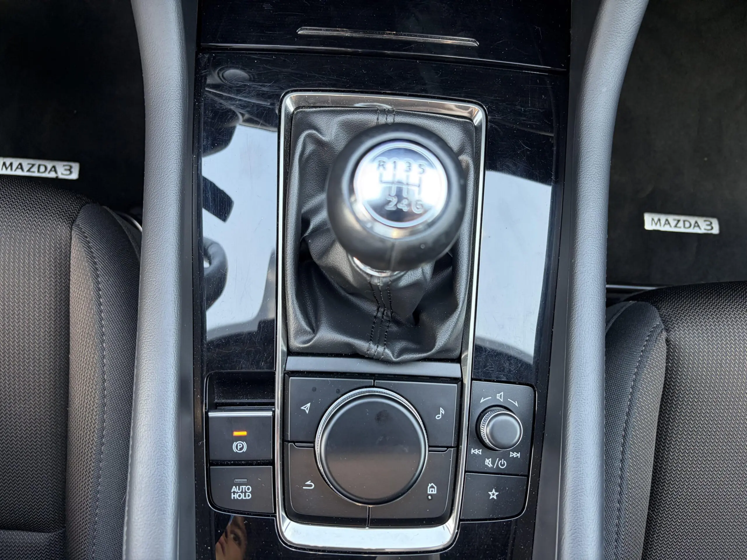 MAZDA_MAZDA3-5-PORTES-2020_LEVIER-DE-VITESSE