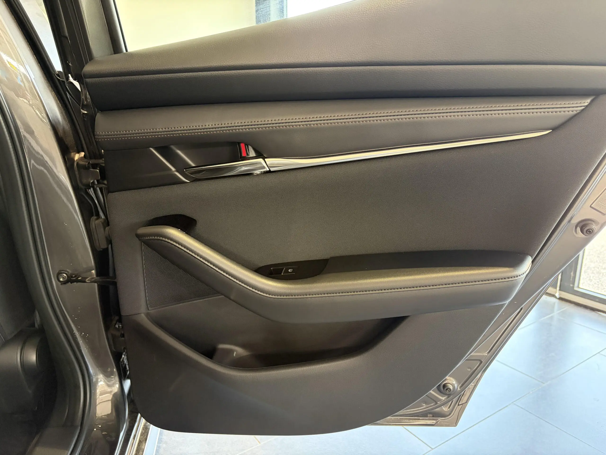 MAZDA_MAZDA3-5-PORTES-2020_PANNEAU-DE-PORTE-ARRIERE-DROIT