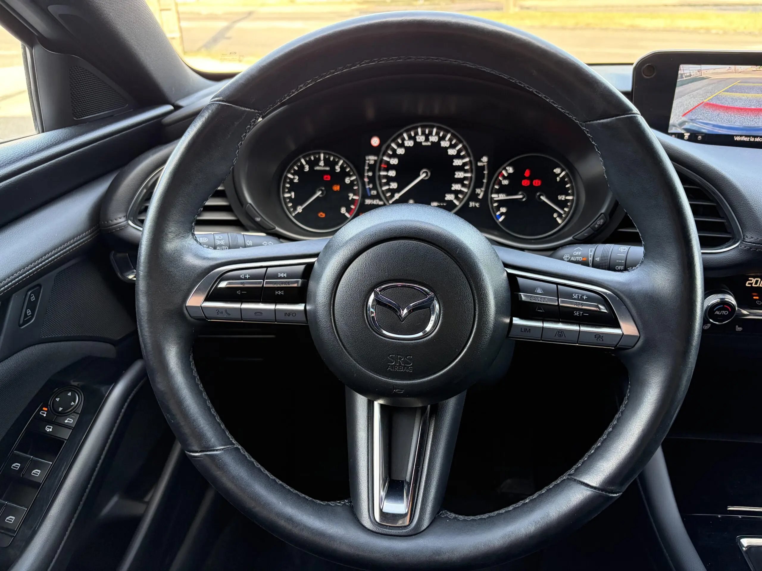 MAZDA_MAZDA3-5-PORTES-2020_POSTE-DE-PILOTAGE
