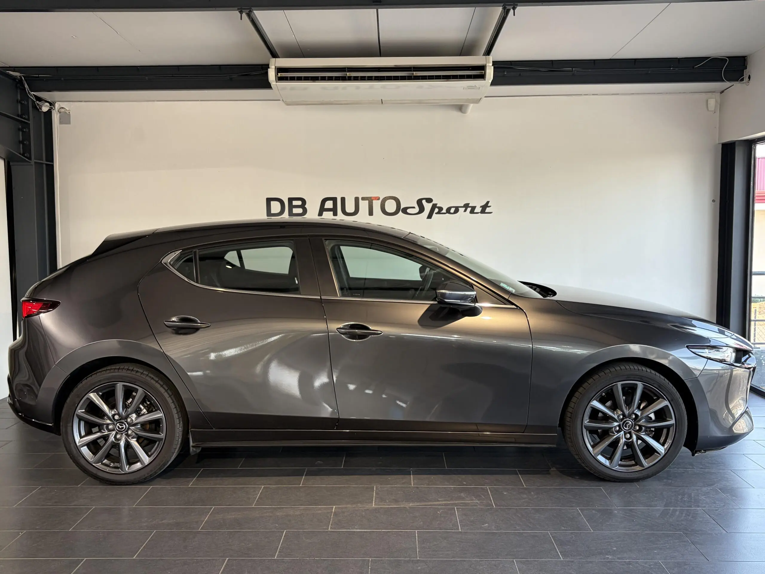 MAZDA_MAZDA3-5-PORTES-2020_PROFIL-DROIT