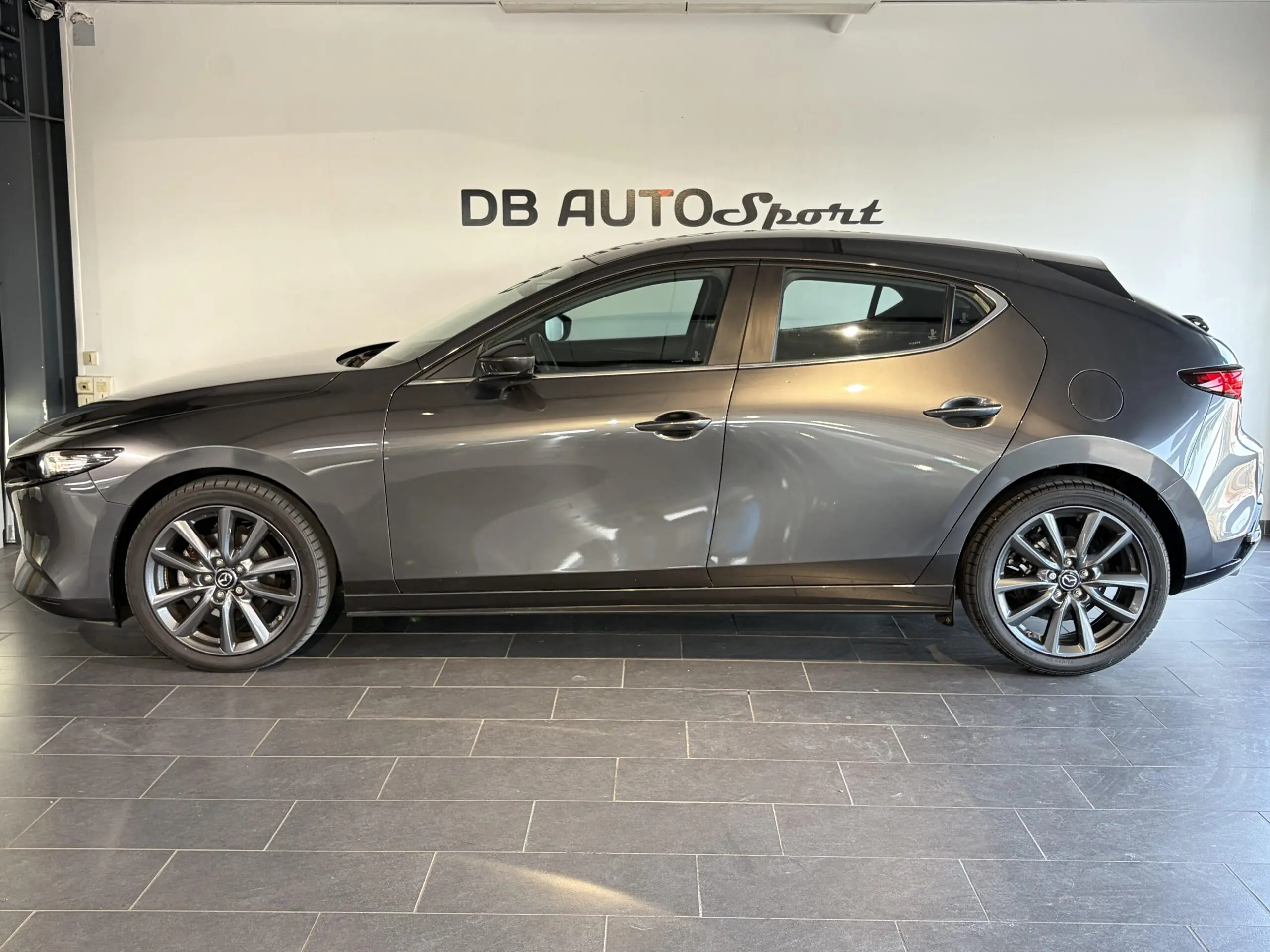MAZDA_MAZDA3-5-PORTES-2020_PROFIL-GAUCHE