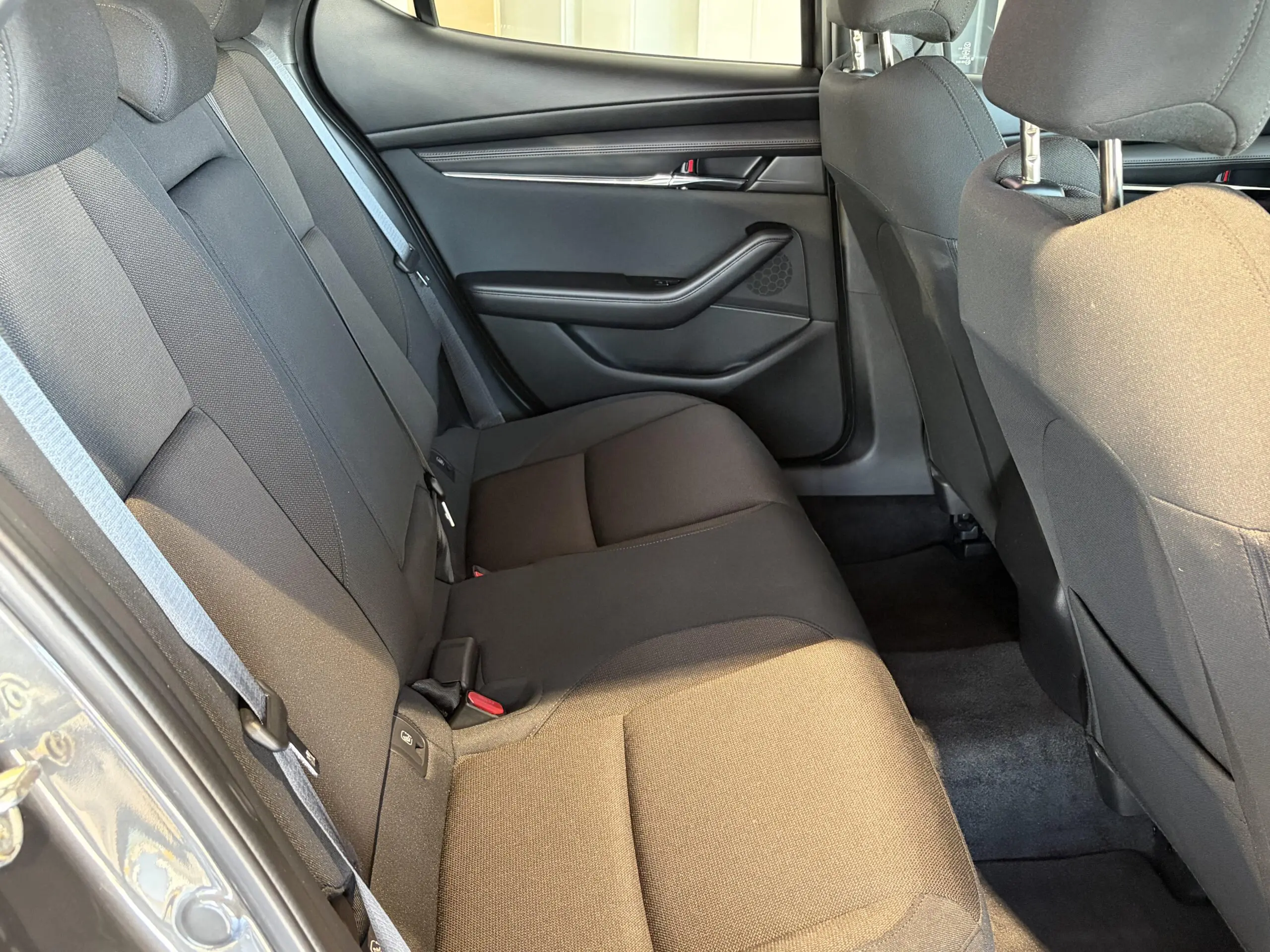 MAZDA_MAZDA3-5-PORTES-2020_SIEGE-ARRIERE-DROIT