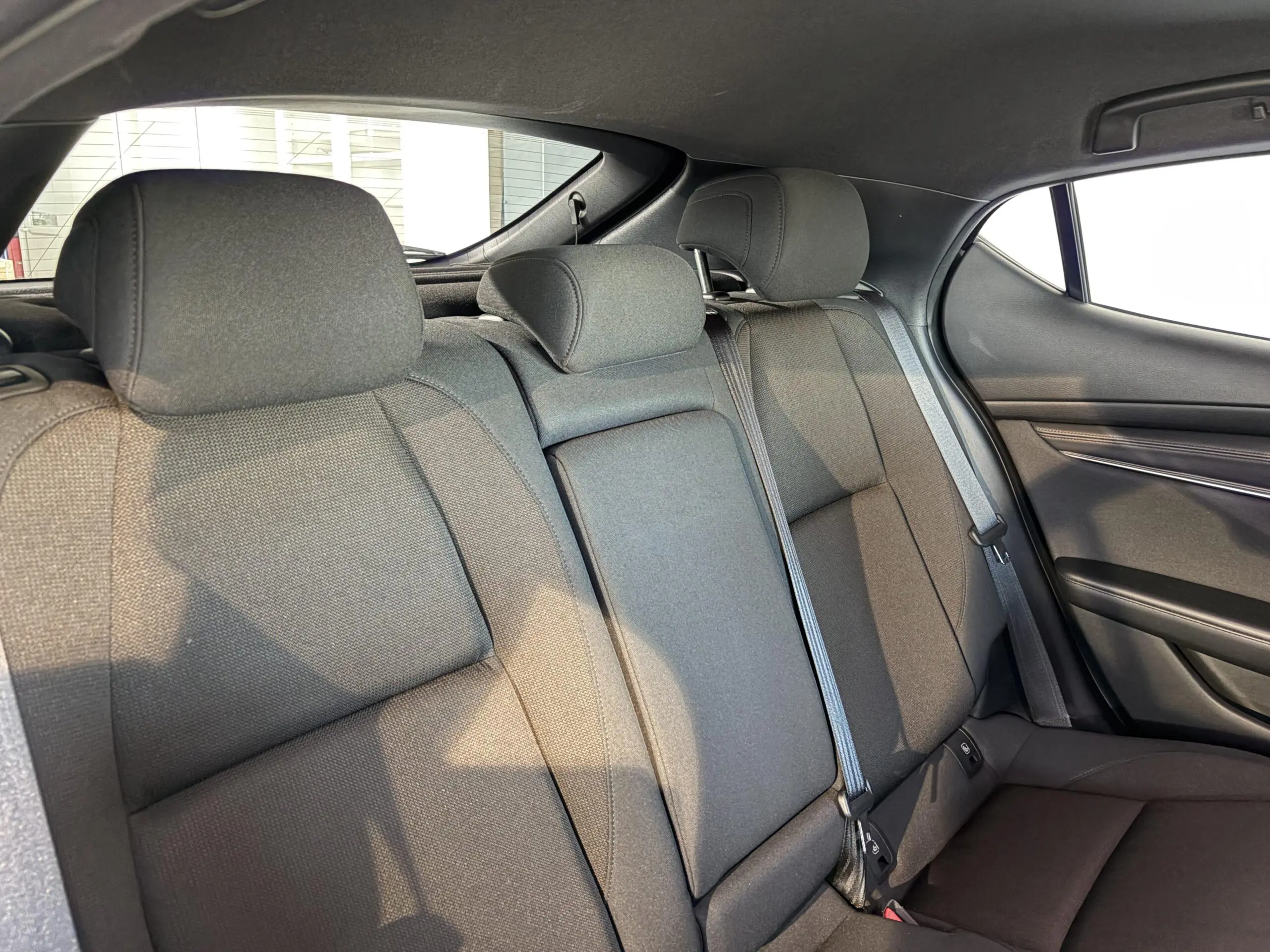 MAZDA_MAZDA3-5-PORTES-2020_SIEGE-ARRIERE-GAUCHE