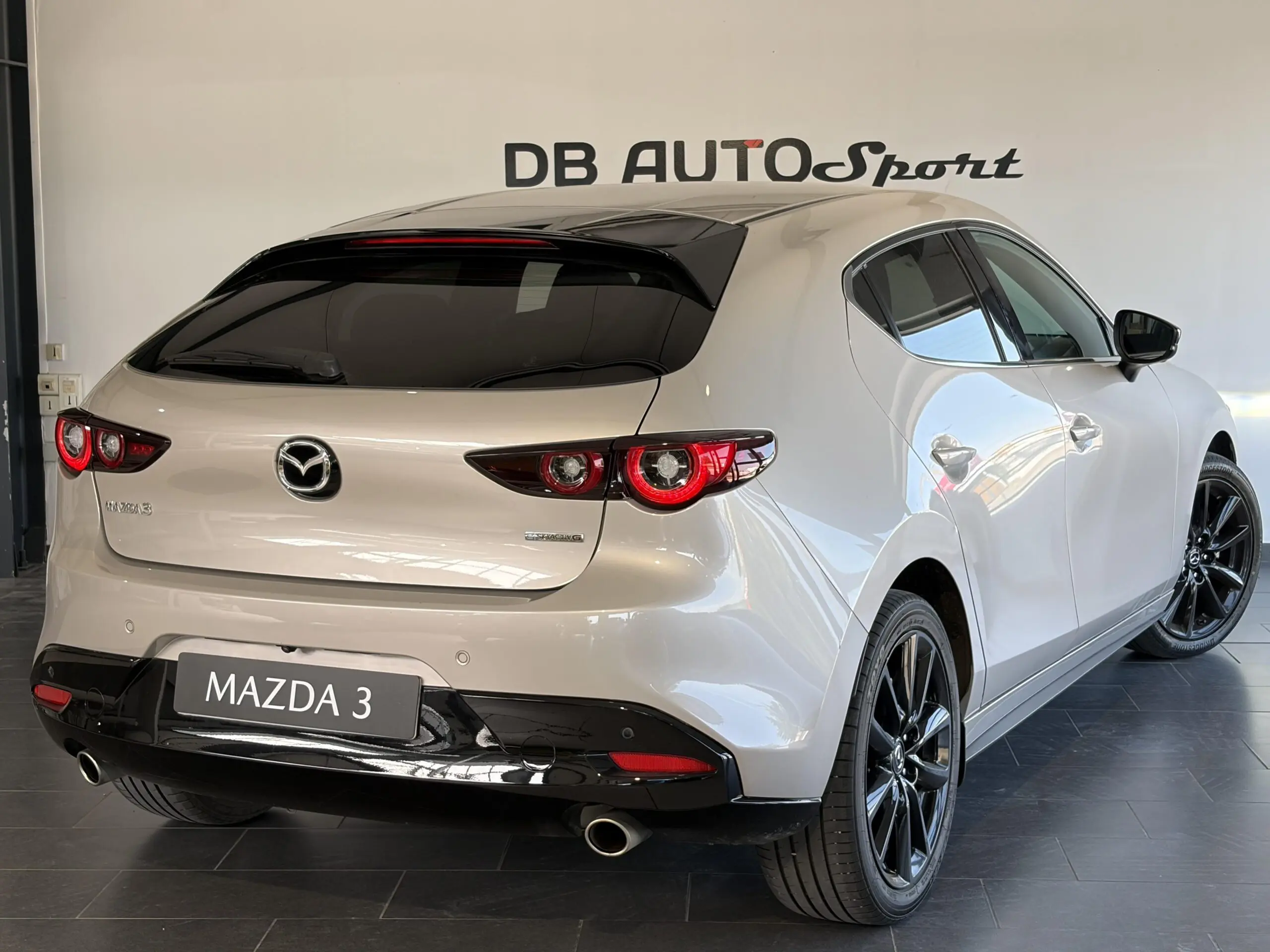 MAZDA_MAZDA3-5-PORTES-2024_34-ARRIERE-DROIT