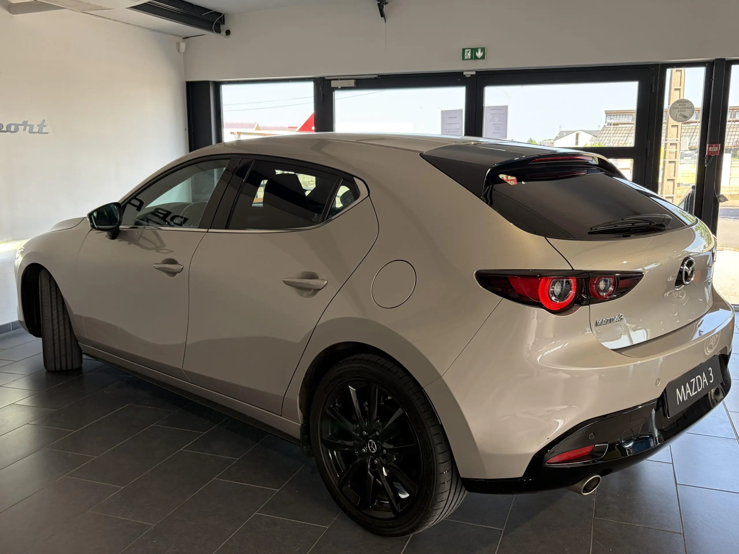 MAZDA_MAZDA3-5-PORTES-2024_34-ARRIERE-GAUCHE