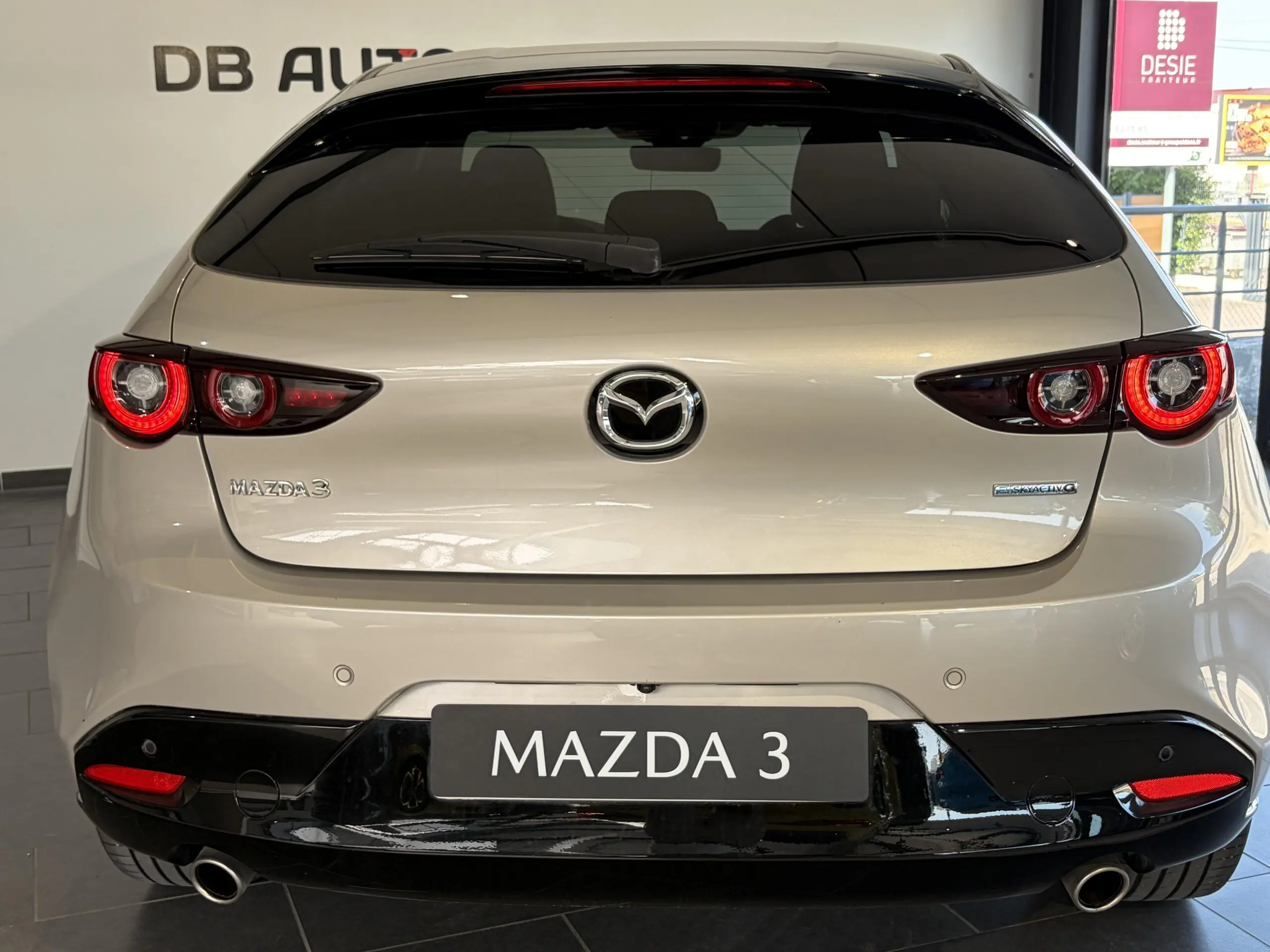 MAZDA_MAZDA3-5-PORTES-2024_FACE-ARRIERE