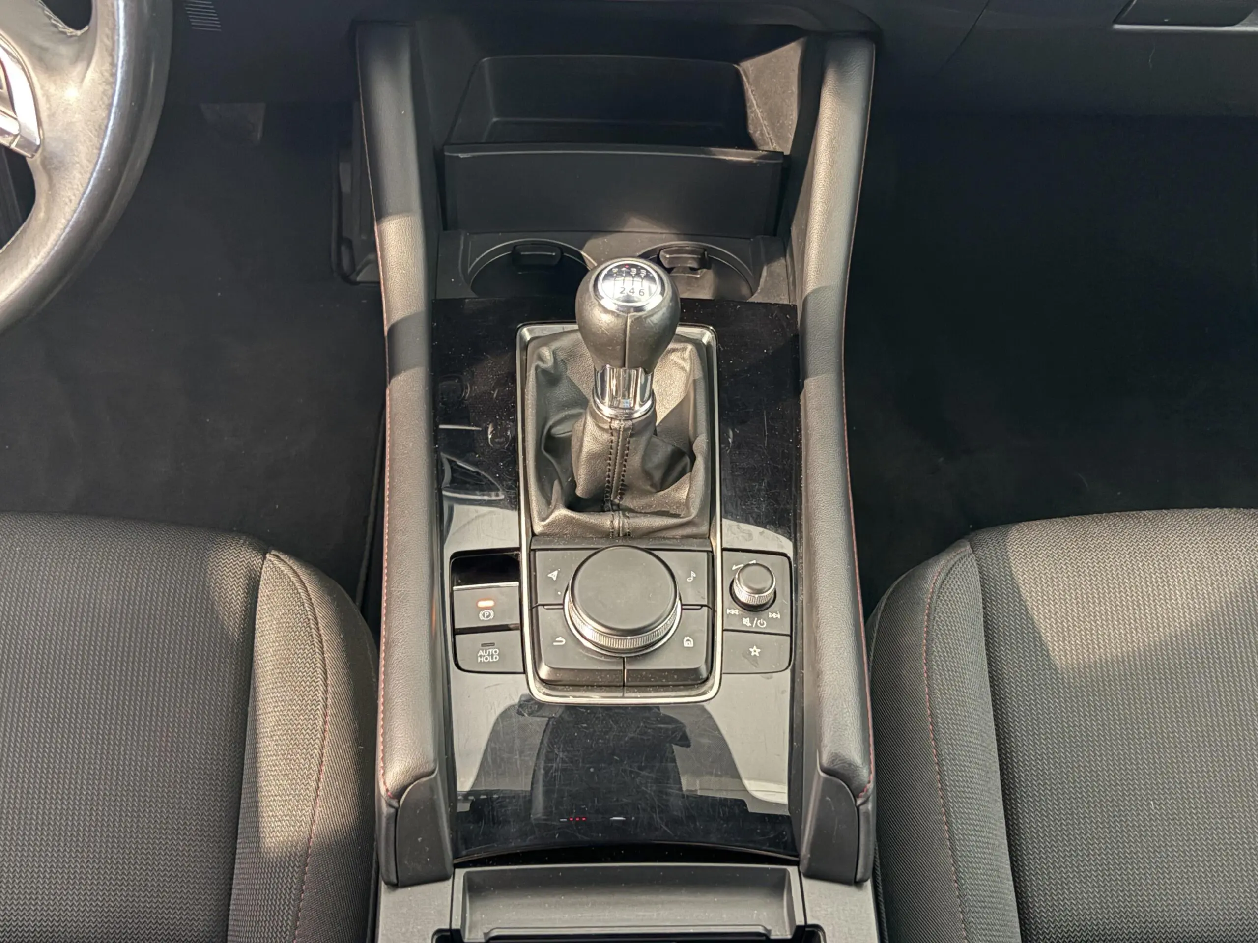 MAZDA_MAZDA3-5-PORTES-2024_LEVIER-DE-VITESSE