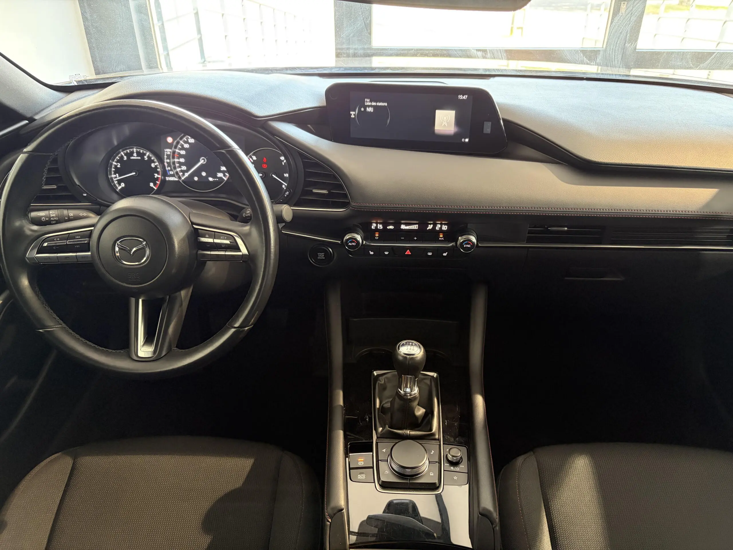 MAZDA_MAZDA3-5-PORTES-2024_PLANCHE-DE-BORD