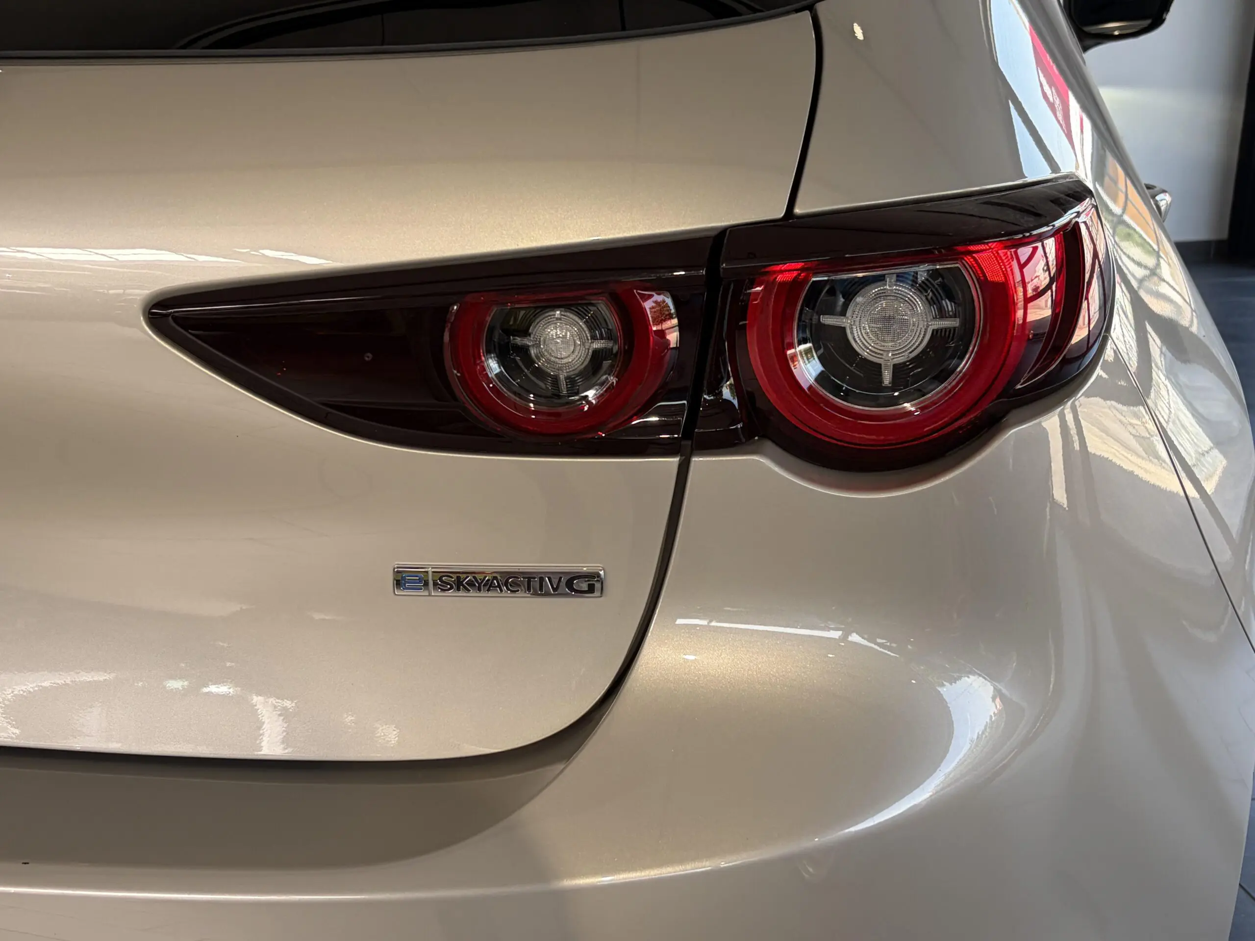 MAZDA_MAZDA3-5-PORTES-2024_PNEU-ARRIERE-DROIT