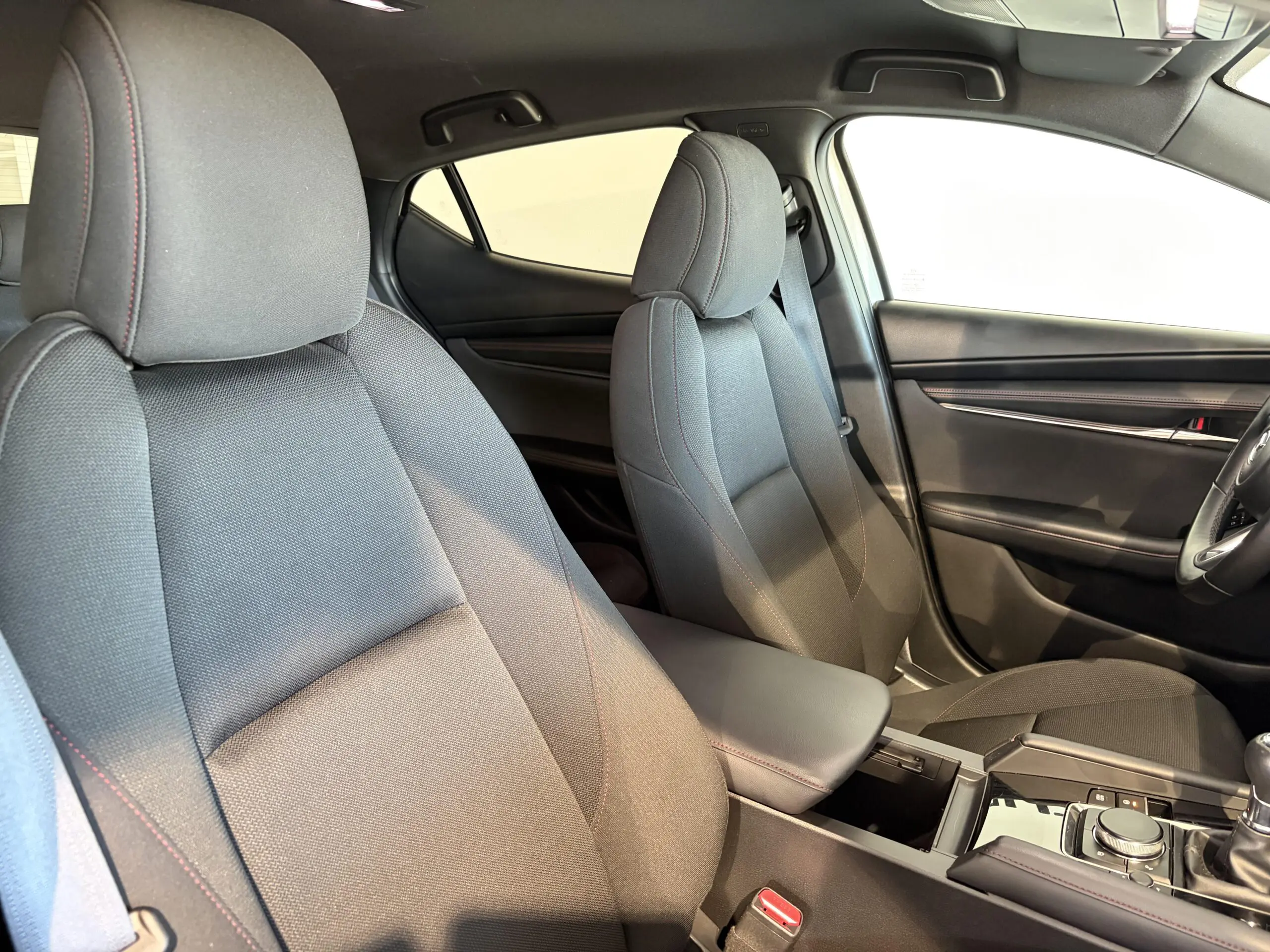 MAZDA_MAZDA3-5-PORTES-2024_SIEGE-AVANT-PASSAGER