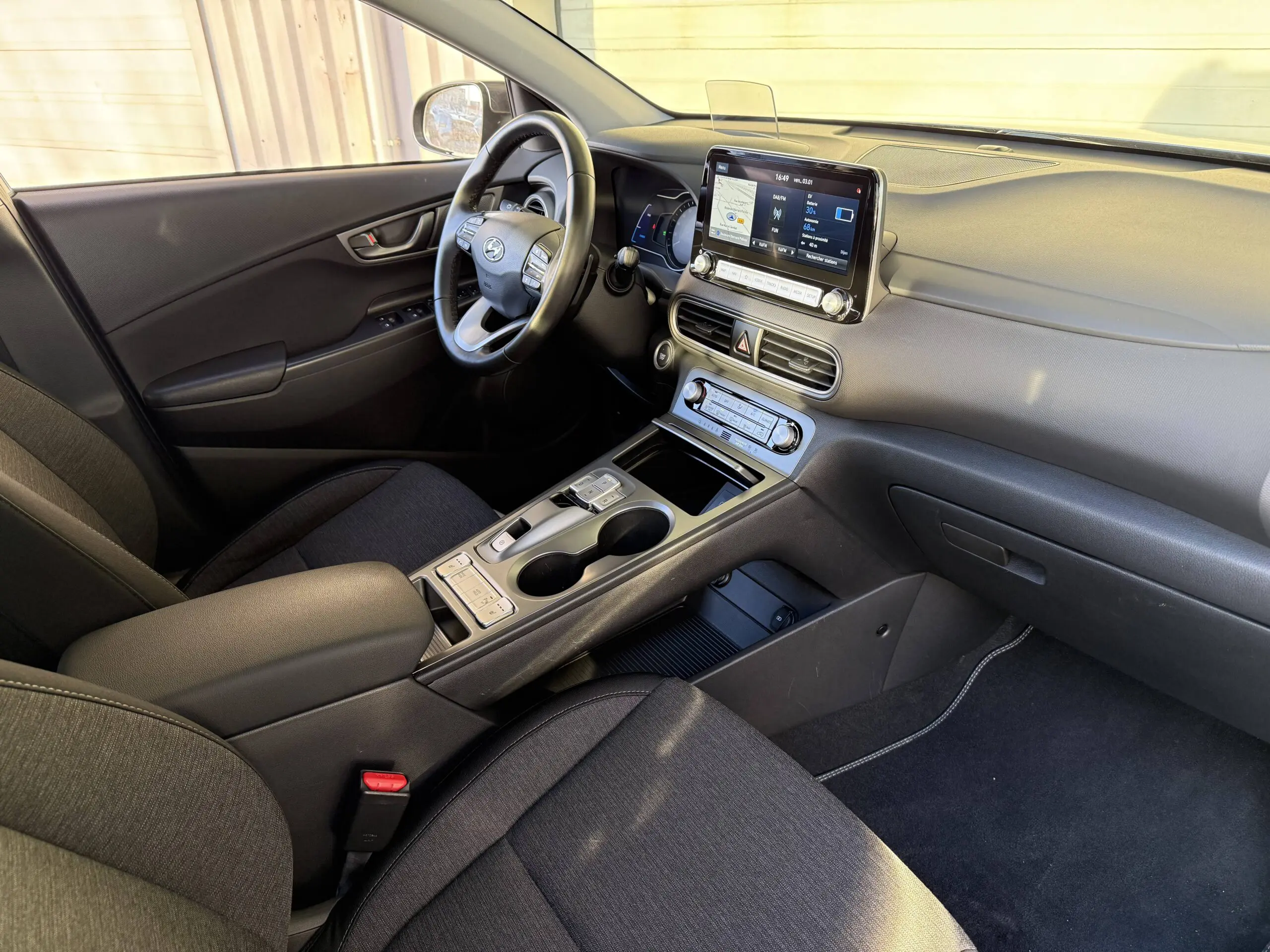 HYUNDAI_KONA-ELECTRIC_34-AVANT-DROIT