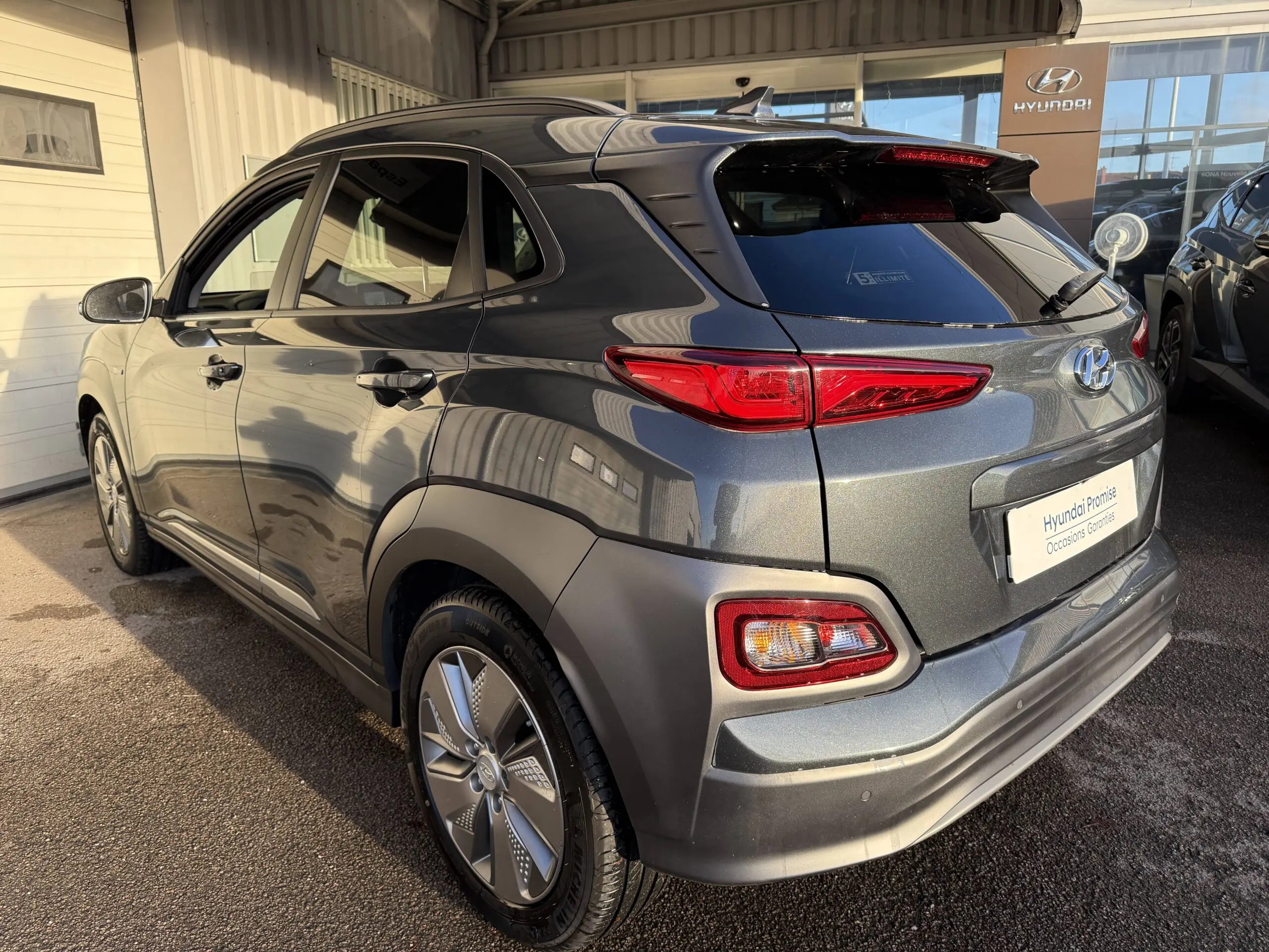 HYUNDAI_KONA-ELECTRIC_PROFIL-GAUCHE