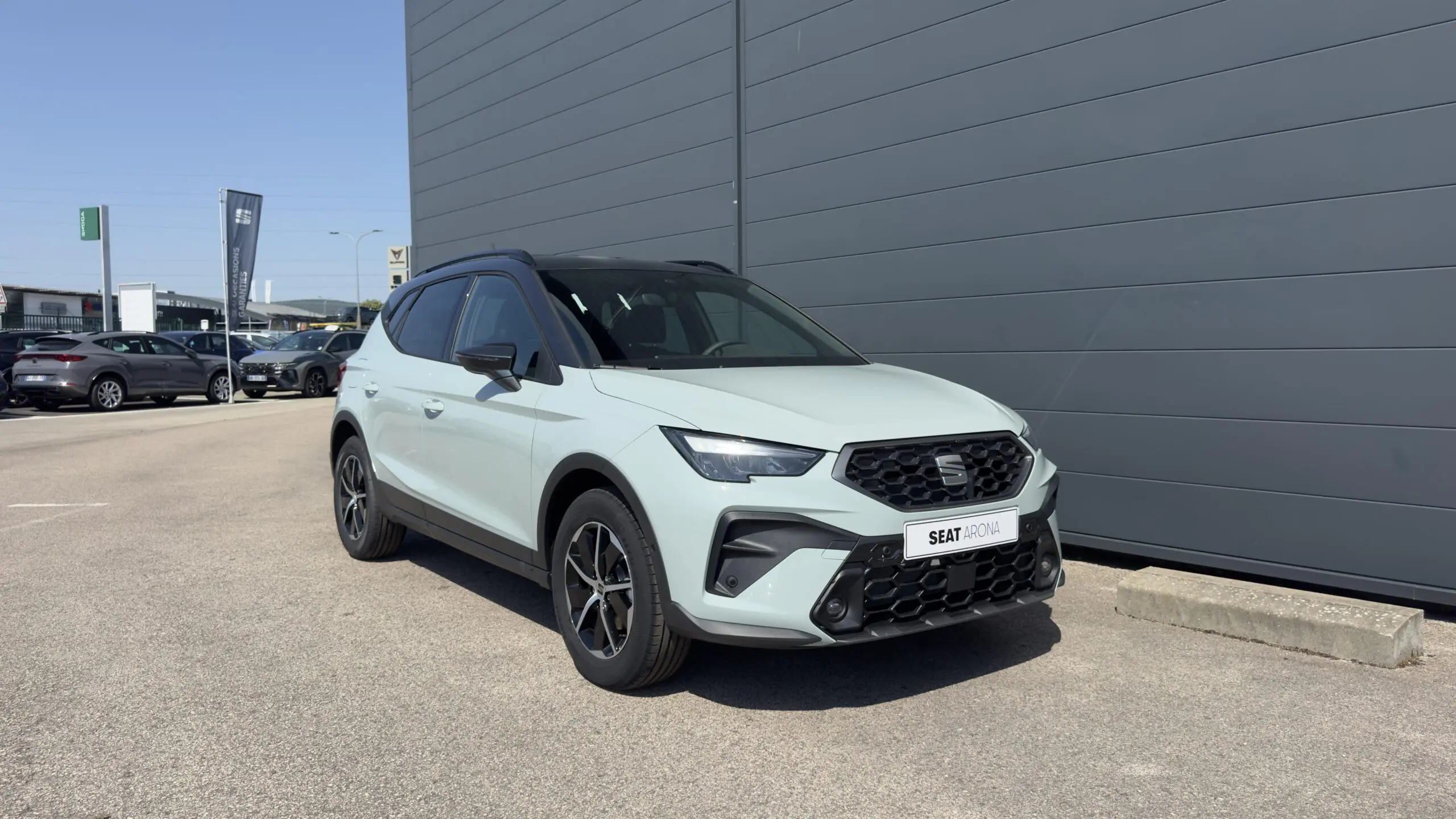 SEAT_ARONA_34-AVANT-DROIT