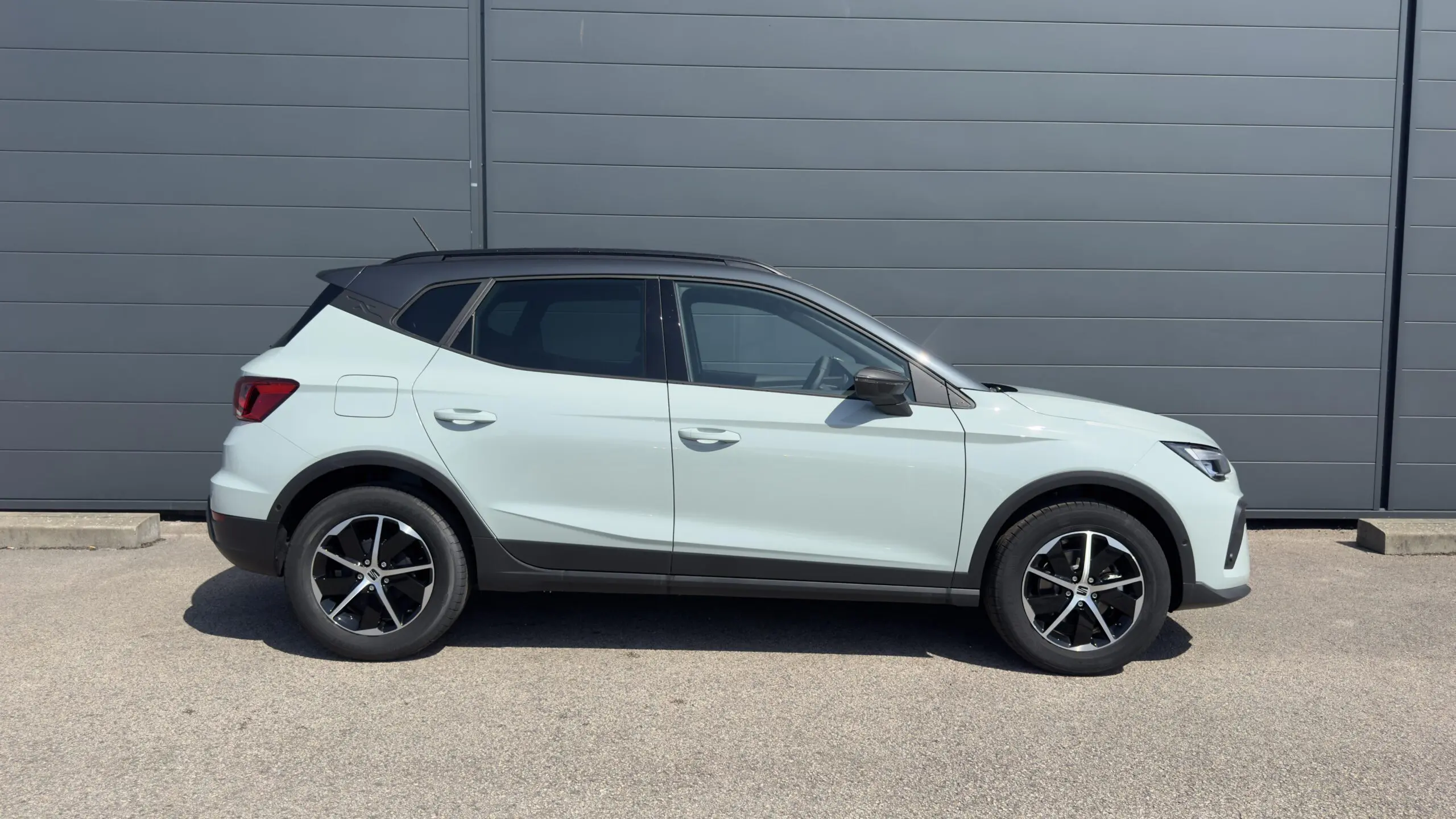 SEAT_ARONA_PROFIL-DROIT