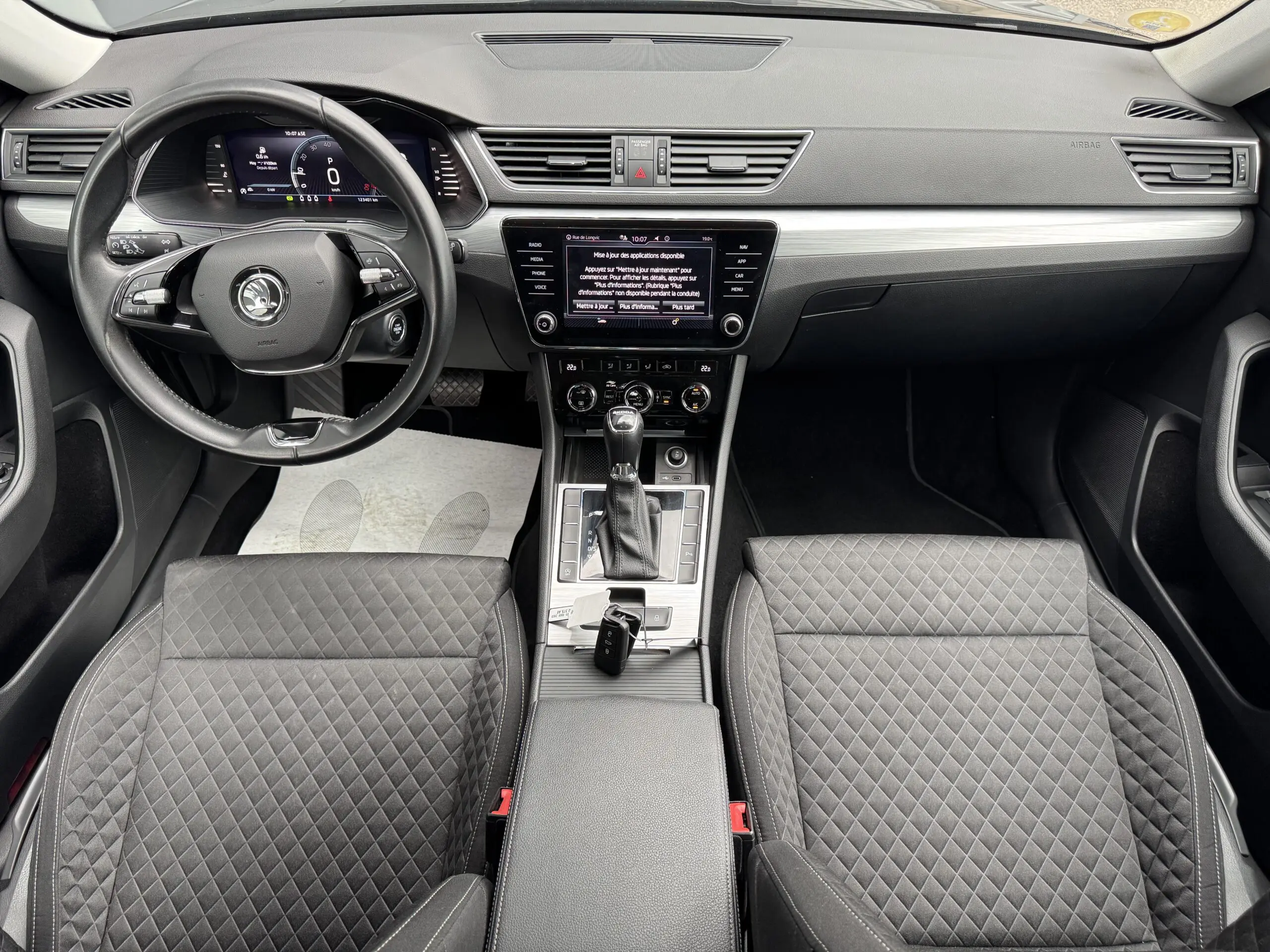 SKODA_SUPERB-COMBI