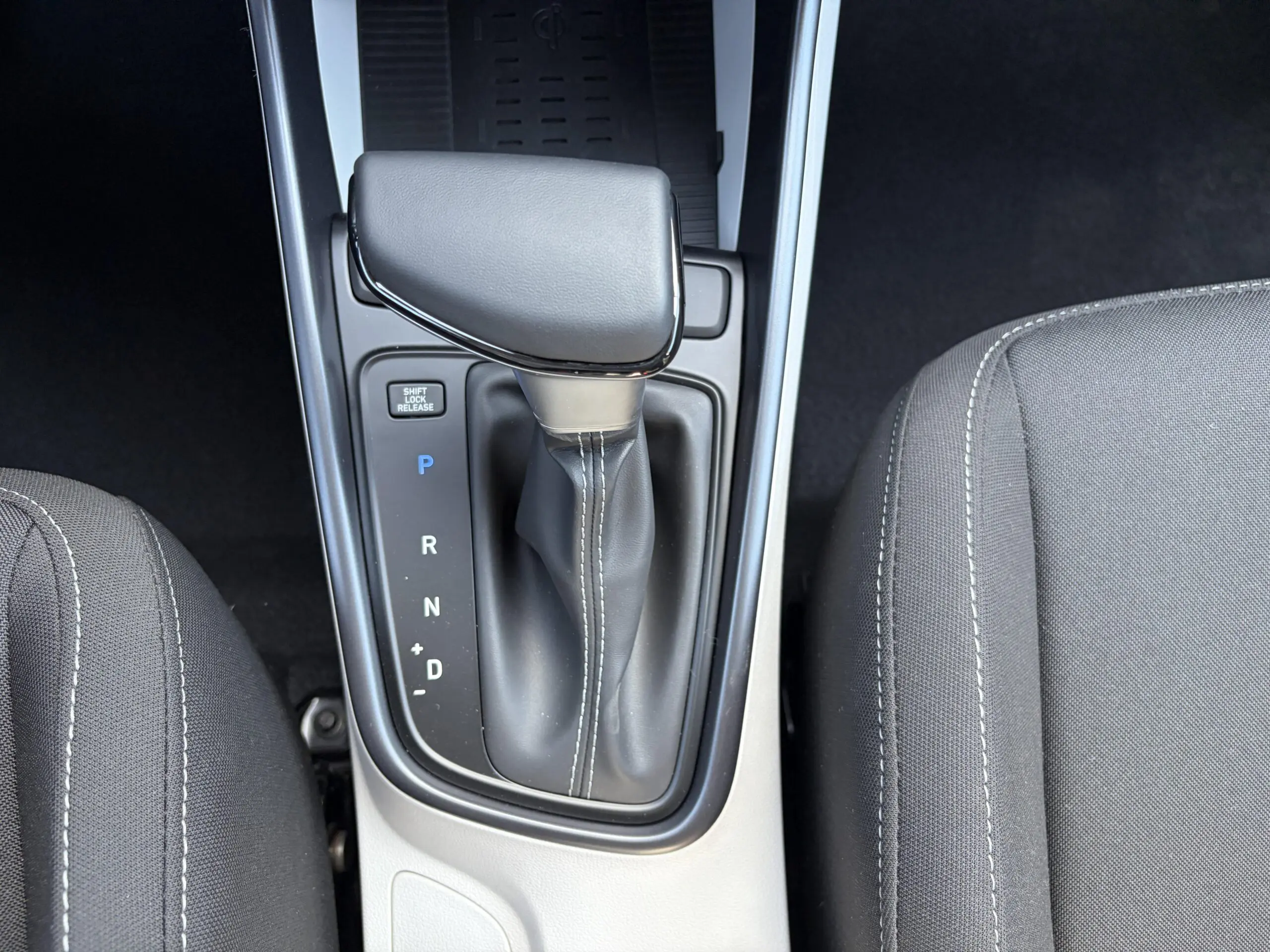 HYUNDAI_I20_LEVIER-DE-VITESSE
