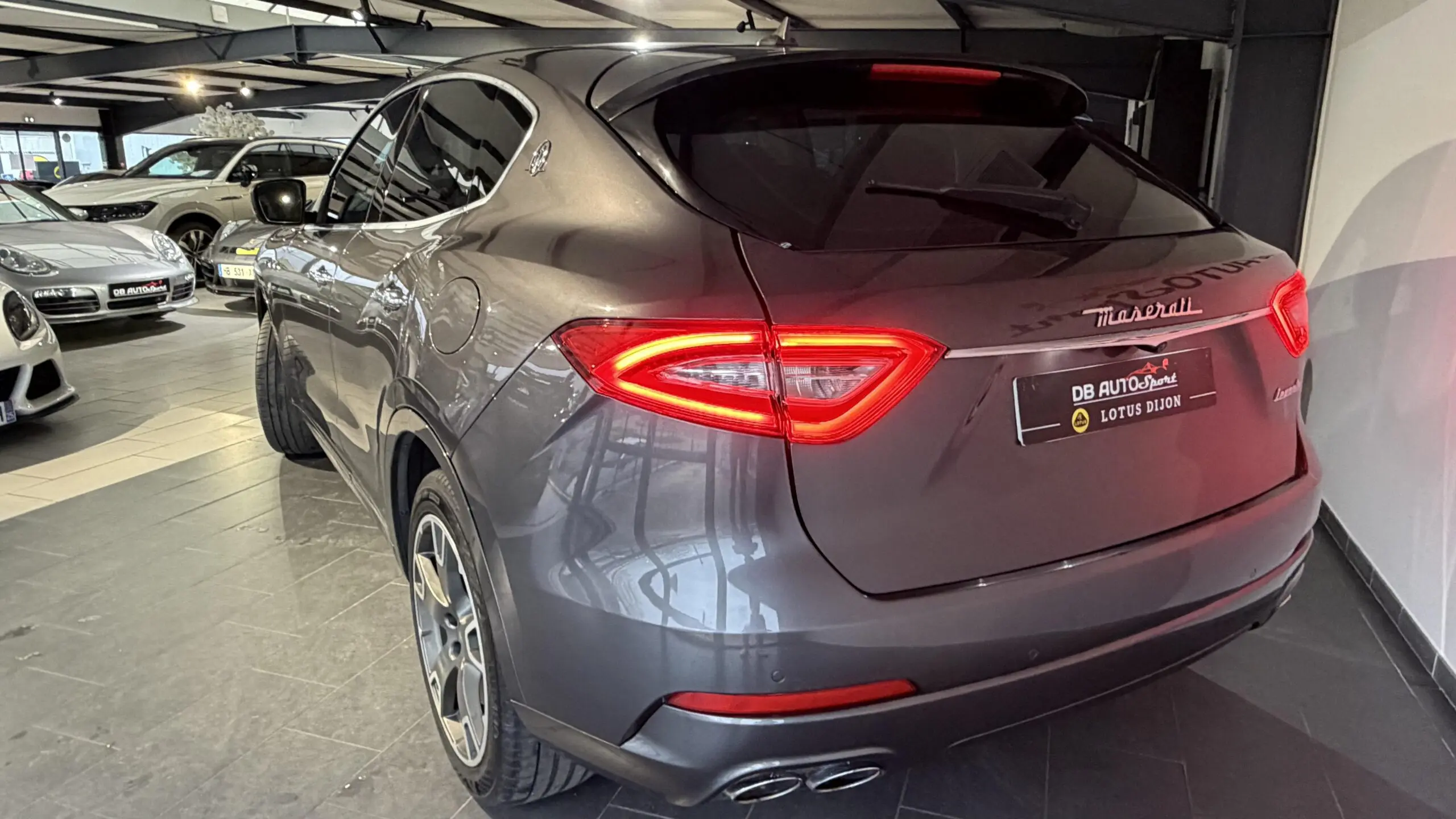 MASERATI_LEVANTE_34-ARRIERE-GAUCHE