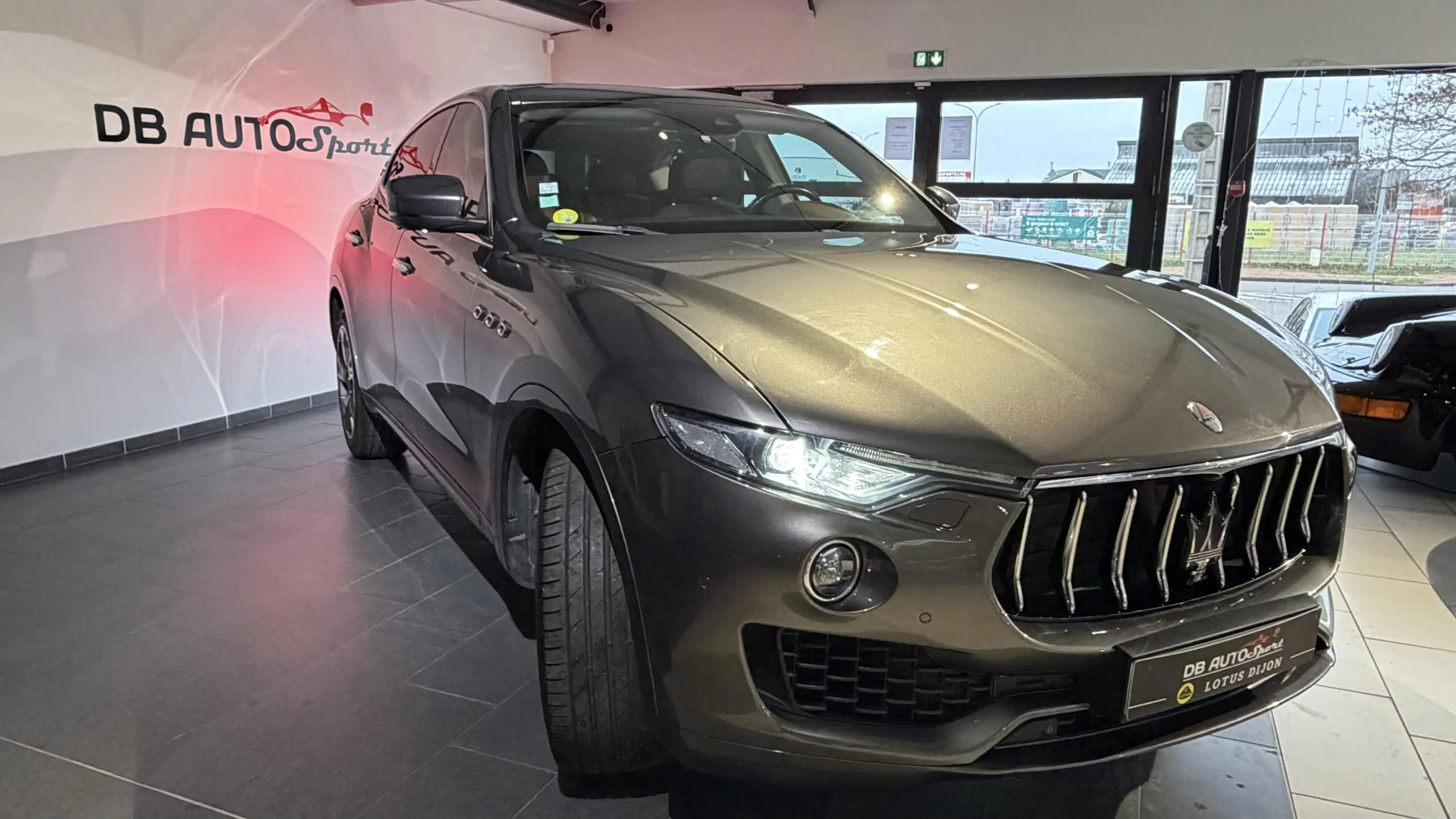 MASERATI_LEVANTE_34-AVANT-DROIT