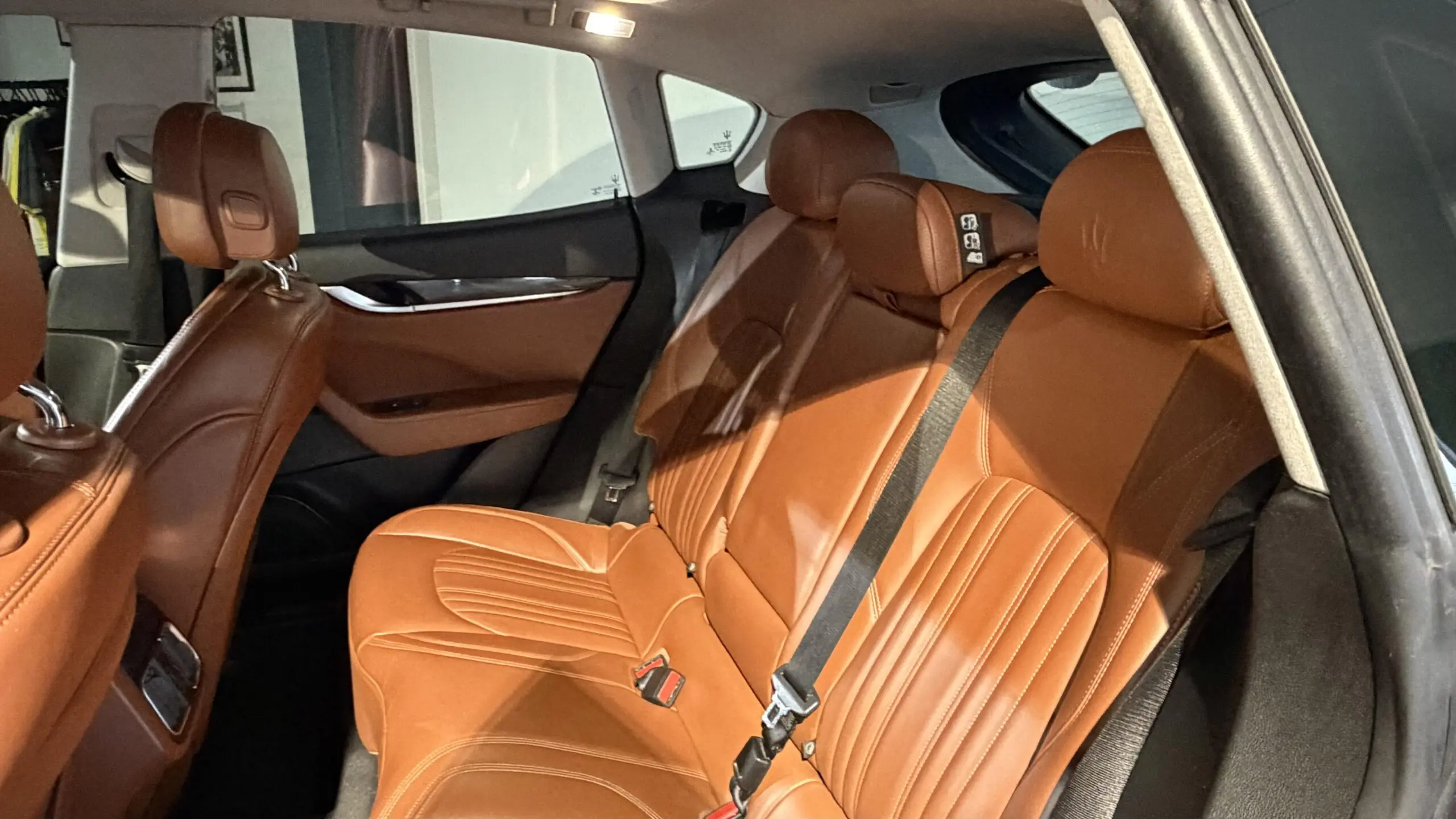 MASERATI_LEVANTE_ASSISE-ARRIERE-CENTRALE
