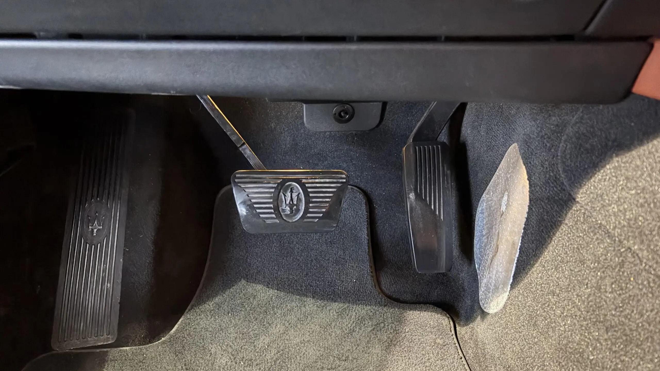 MASERATI_LEVANTE_CONSOLE-CENTRALE-CAMERA-DE-RECUL