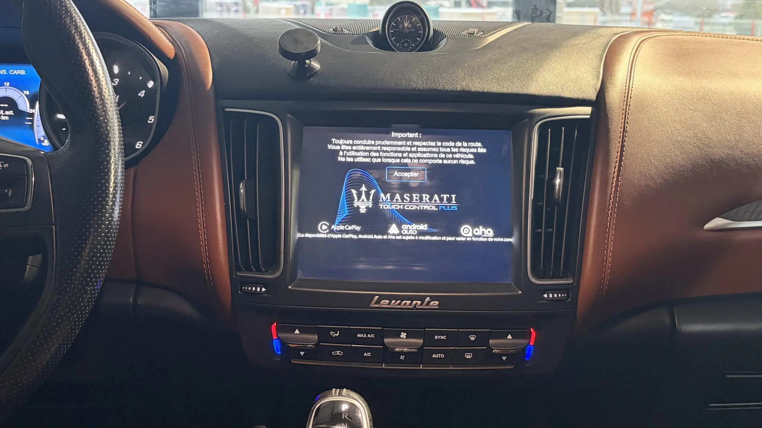 MASERATI_LEVANTE_CONSOLE-CENTRALE
