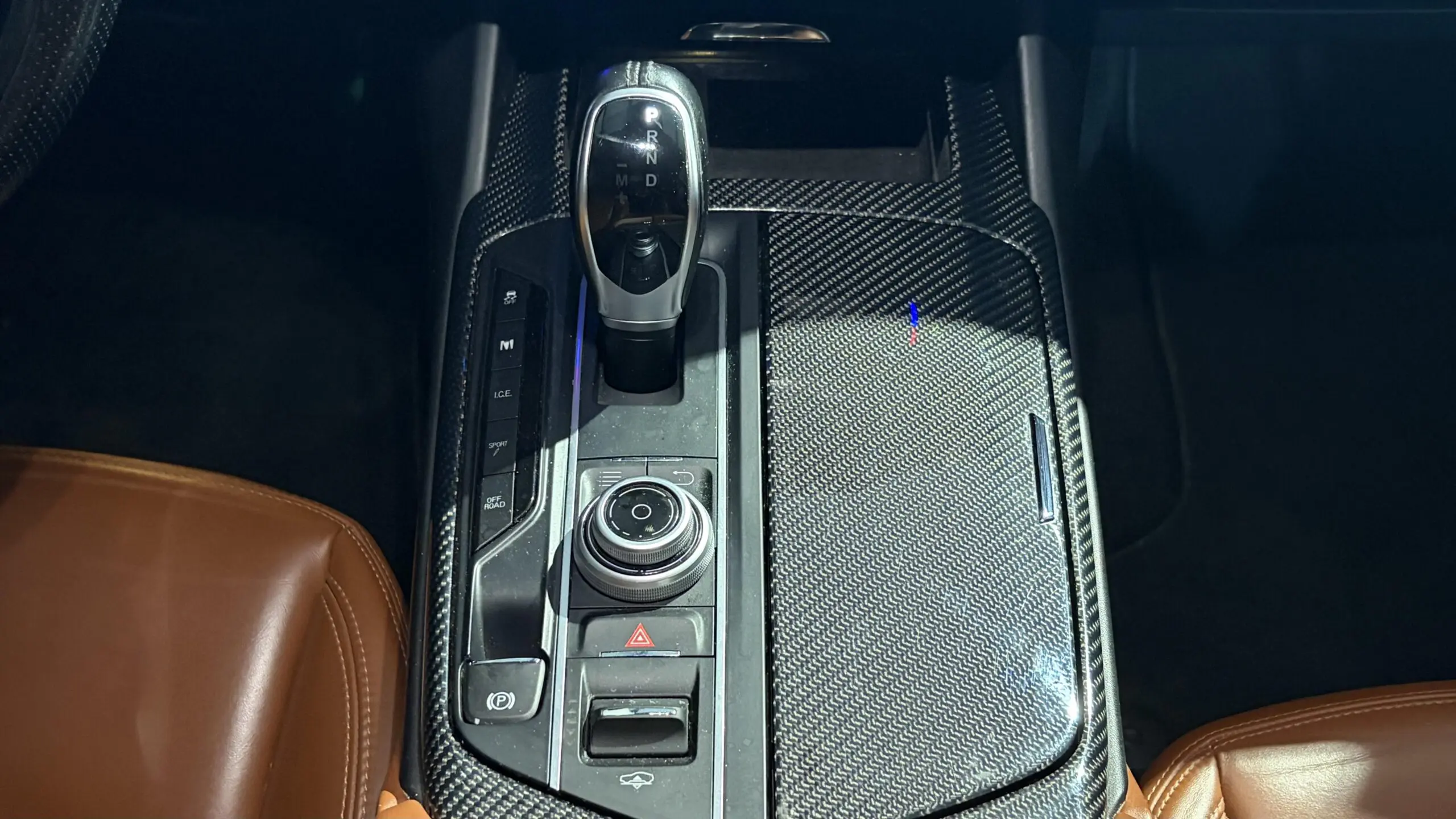 MASERATI_LEVANTE_LEVIER-DE-VITESSE