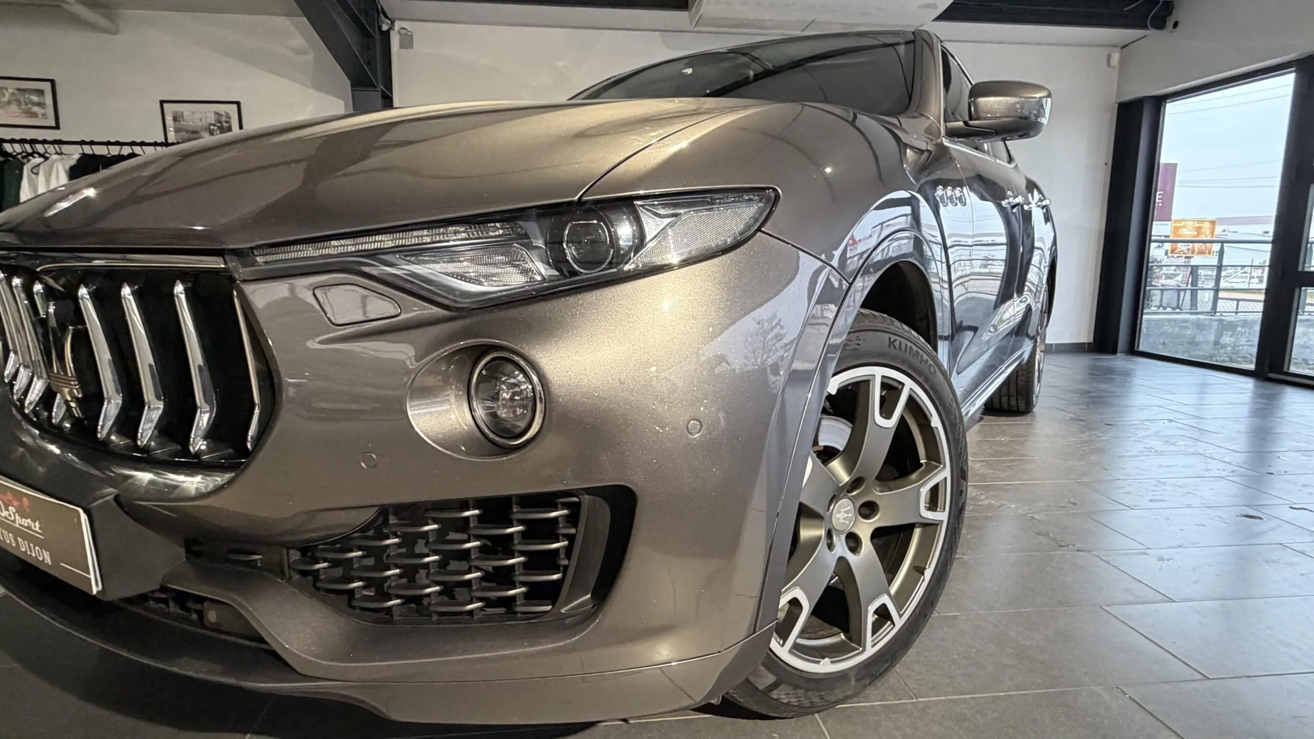 MASERATI_LEVANTE_PROFIL-DROIT