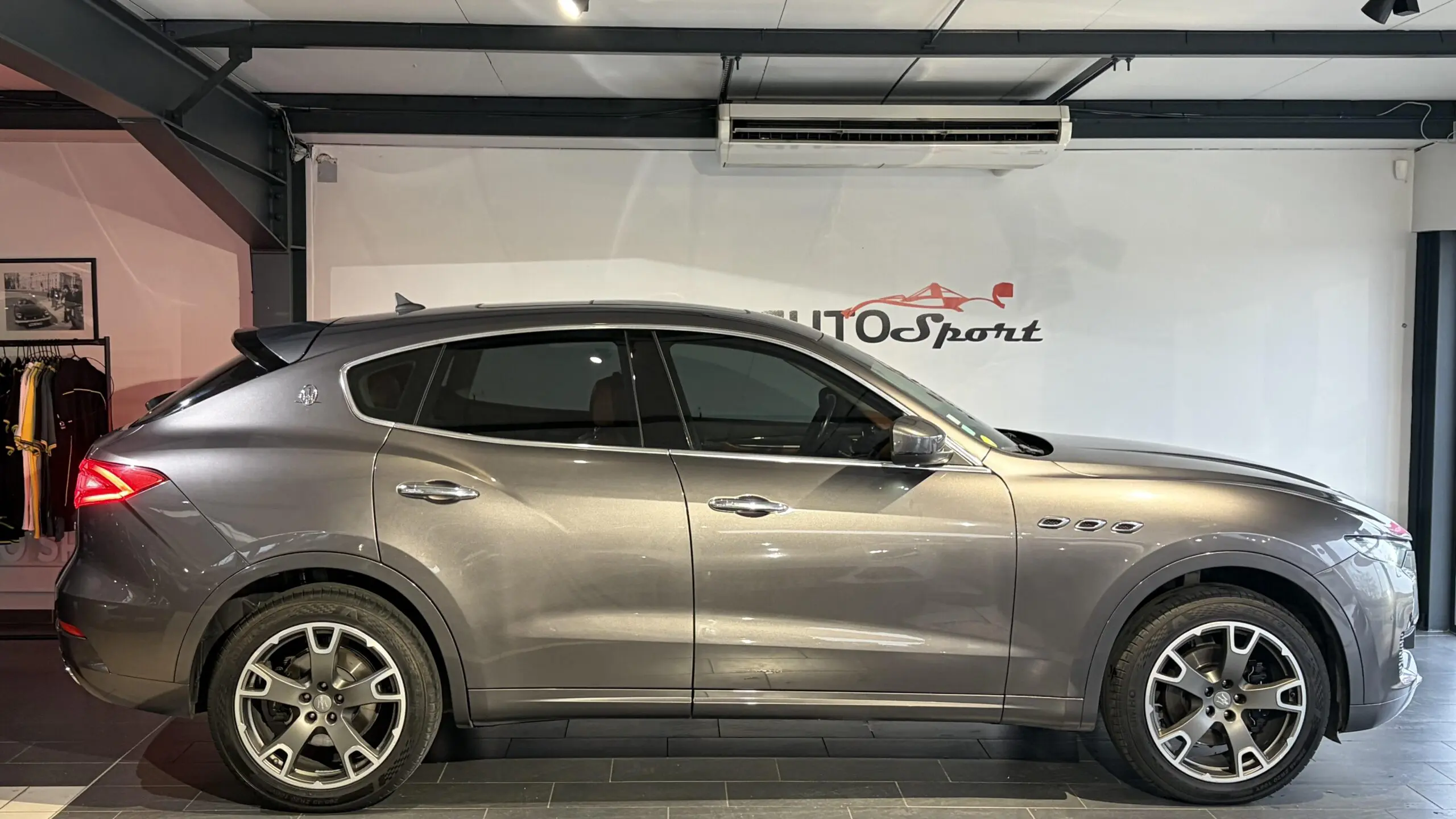 MASERATI_LEVANTE_PROFIL-GAUCHE