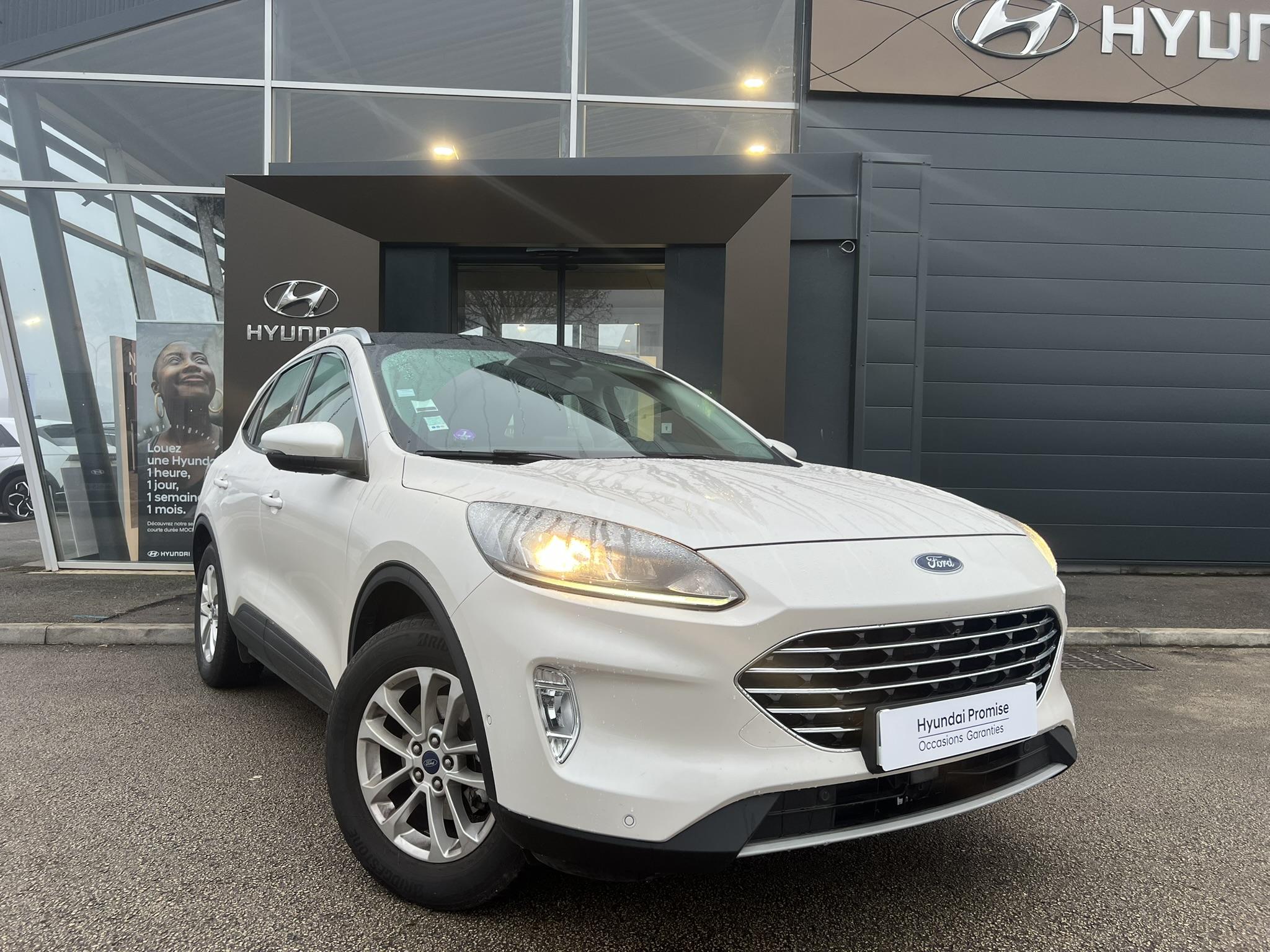 FORD_KUGA_34-AVANT-DROIT