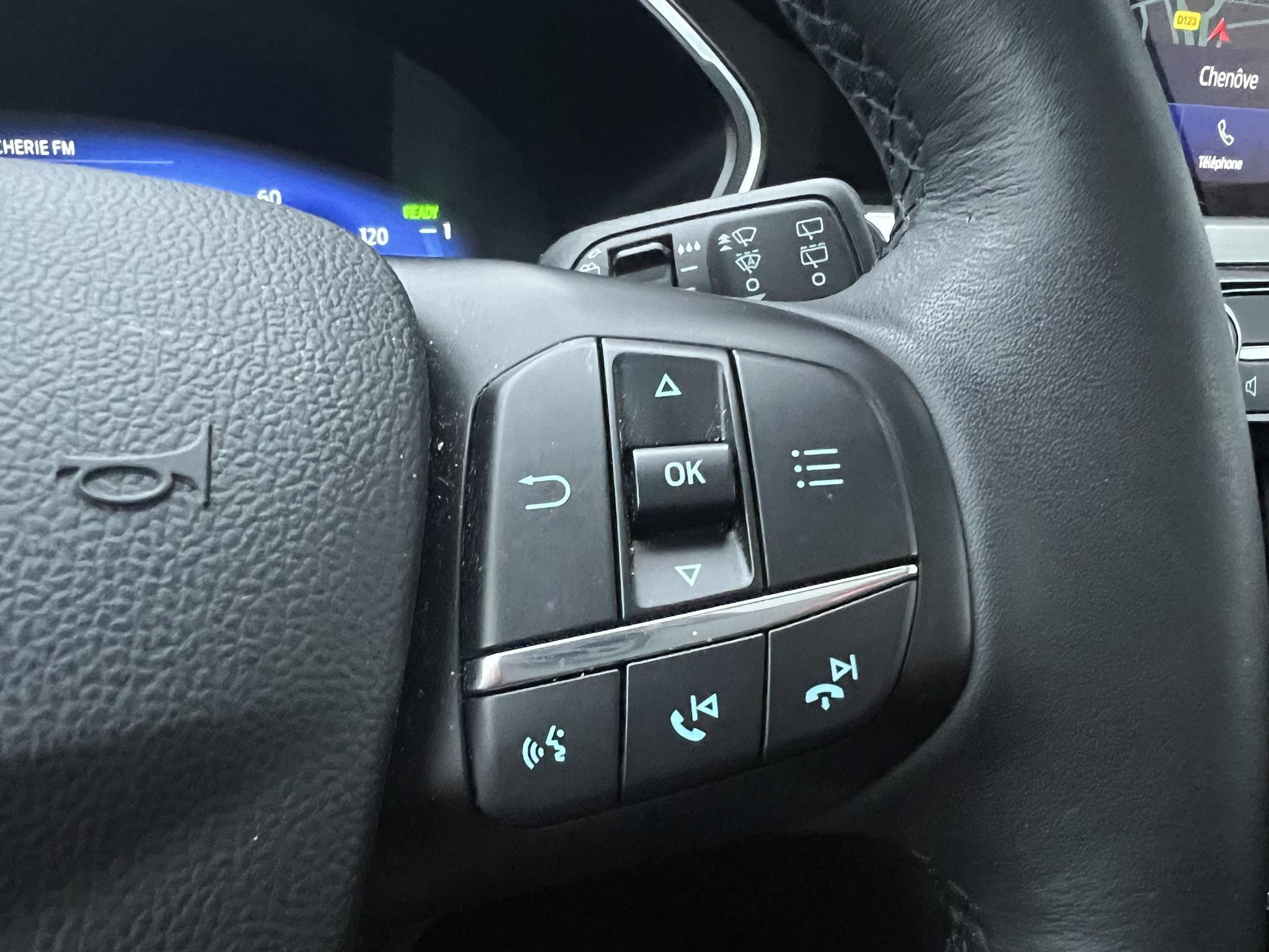 FORD_KUGA_CONSOLE-CENTRALE-CAMERA-DE-RECUL