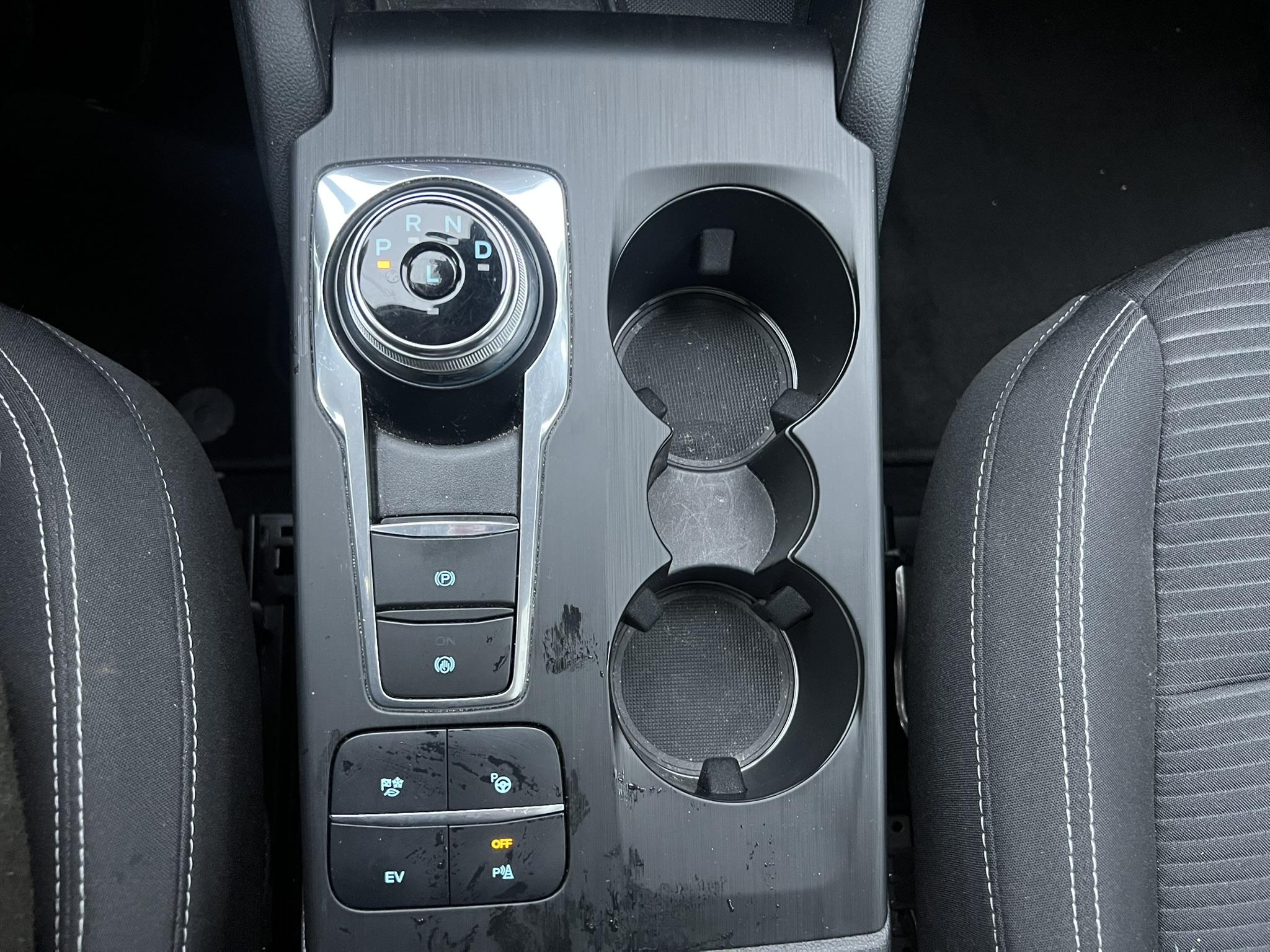 FORD_KUGA_SIEGE-ARRIERE-DROIT