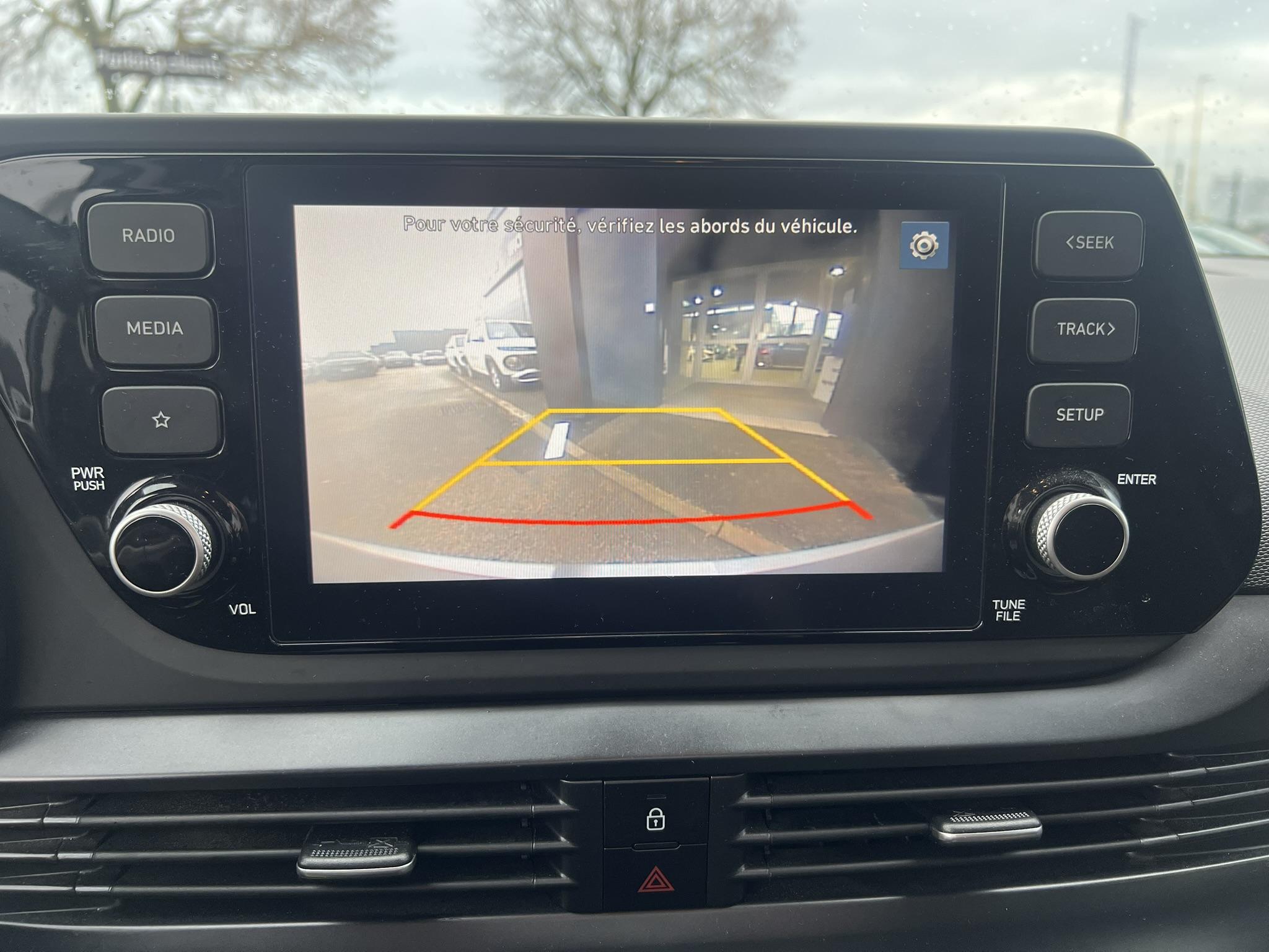 HYUNDAI_I20_CONSOLE-CENTRALE-CAMERA-DE-RECUL