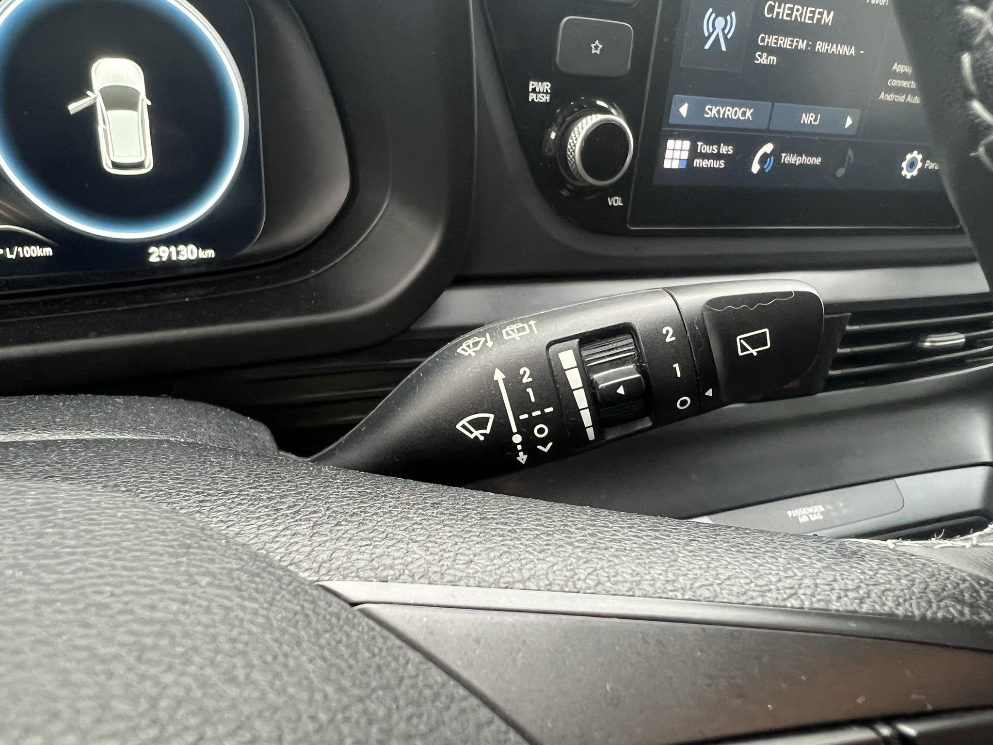 HYUNDAI_I20_POSTE-DE-PILOTAGE