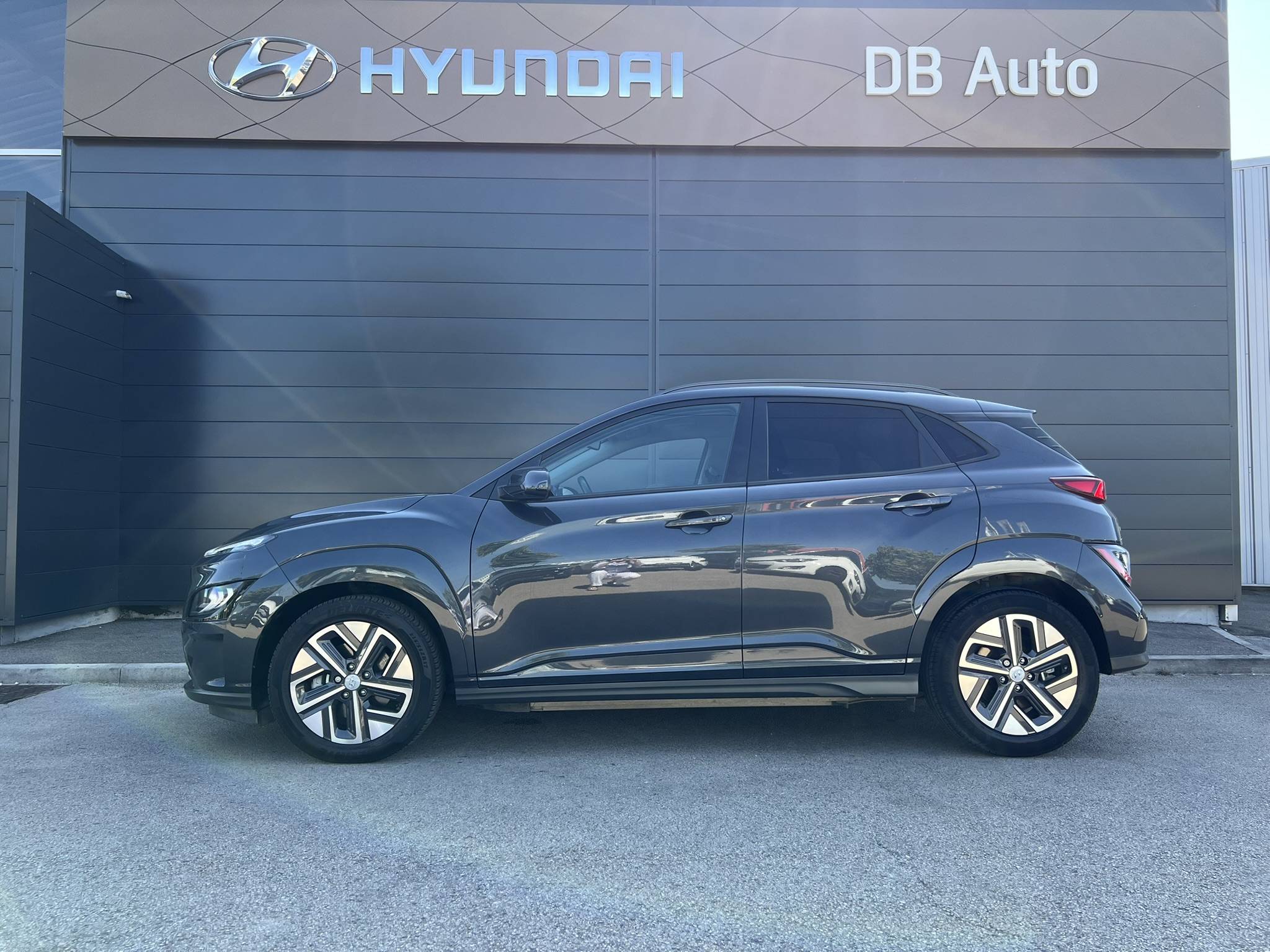 HYUNDAI_KONA-ELECTRIC_PROFIL-GAUCHE