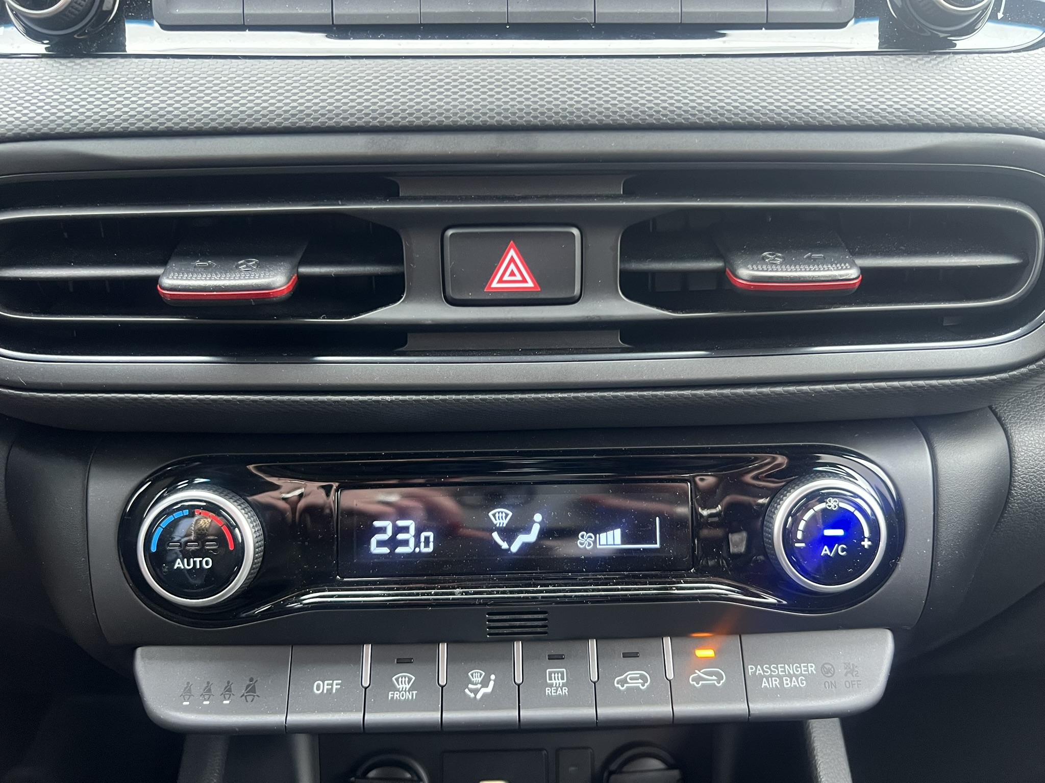 HYUNDAI_KONA_ASSISE-ARRIERE-CENTRALE