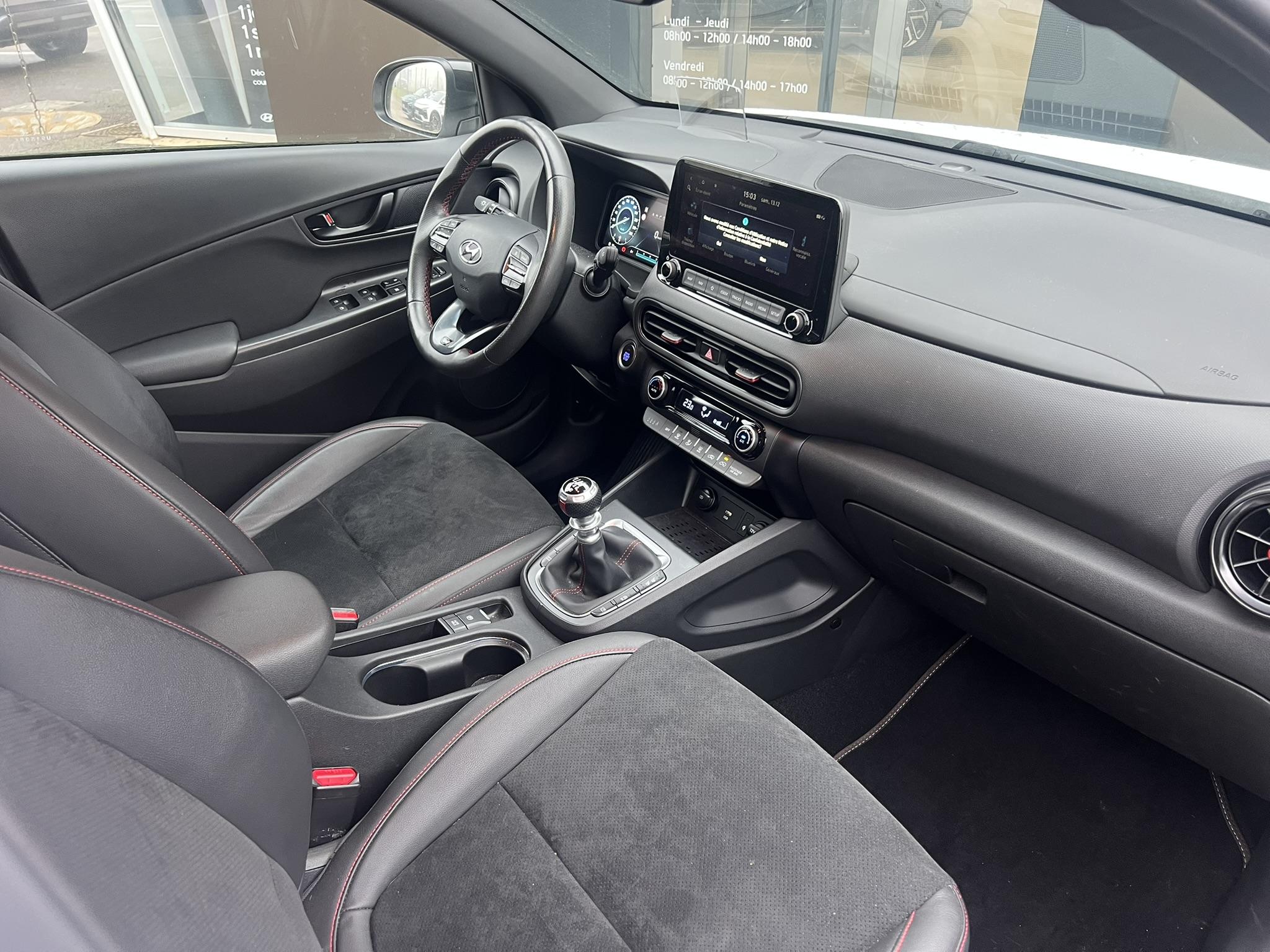 HYUNDAI_KONA_INTERIEUR-CONDUCTEUR