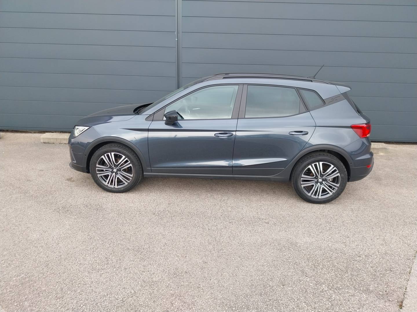 SEAT_ARONA_PROFIL-GAUCHE