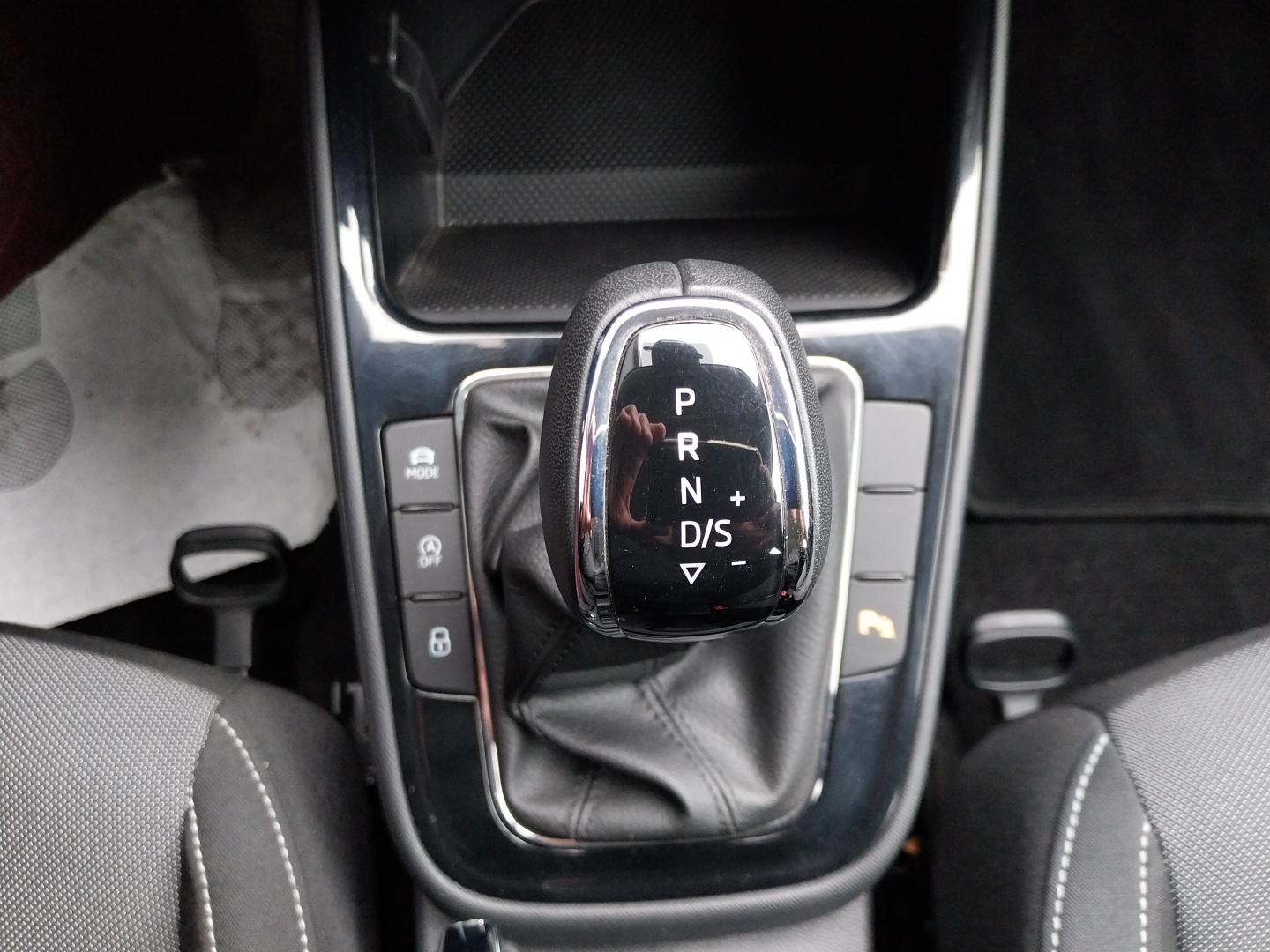 SKODA_FABIA_LEVIER-DE-VITESSE