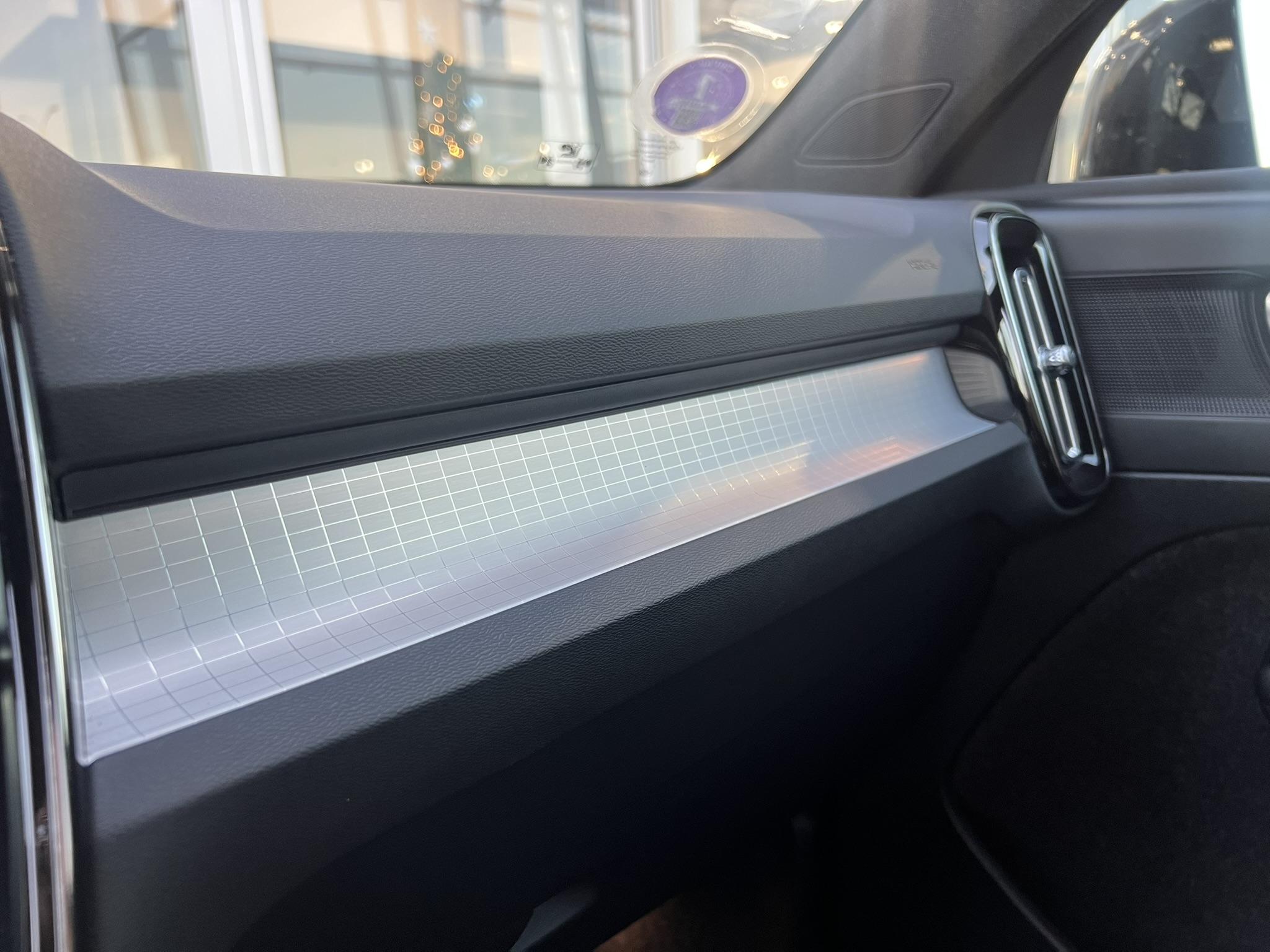 VOLVO_XC40_PANNEAU-DE-PORTE-AVANT-DROIT