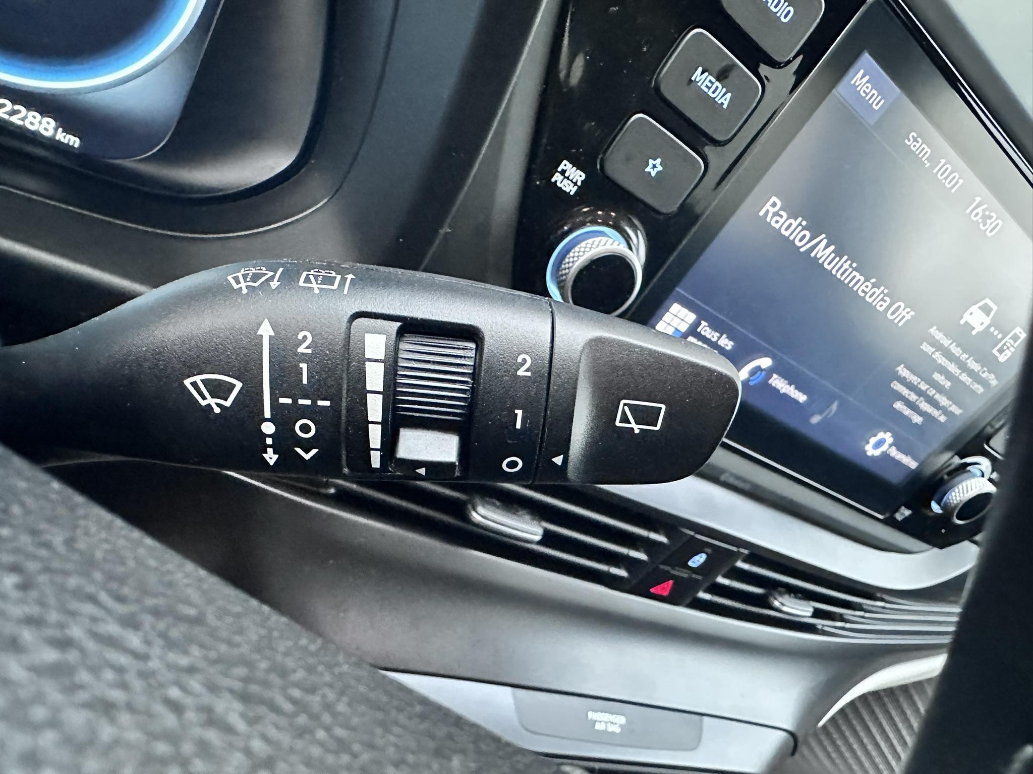 HYUNDAI_I20_CONSOLE-CENTRALE-CAMERA-DE-RECUL