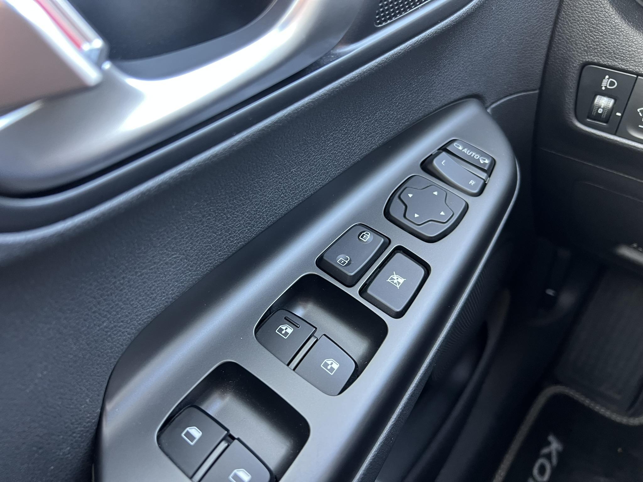 HYUNDAI_KONA-ELECTRIC_PANNEAU-DE-PORTE-AVANT-GAUCHE