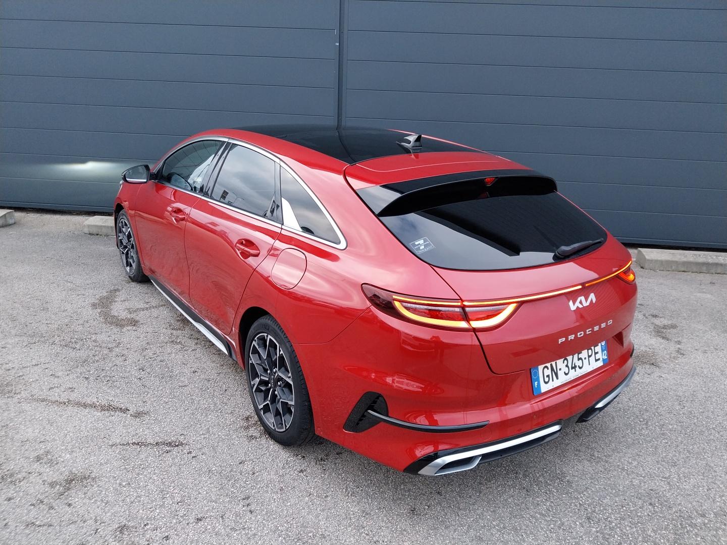 KIA_PROCEED_FACE-ARRIERE
